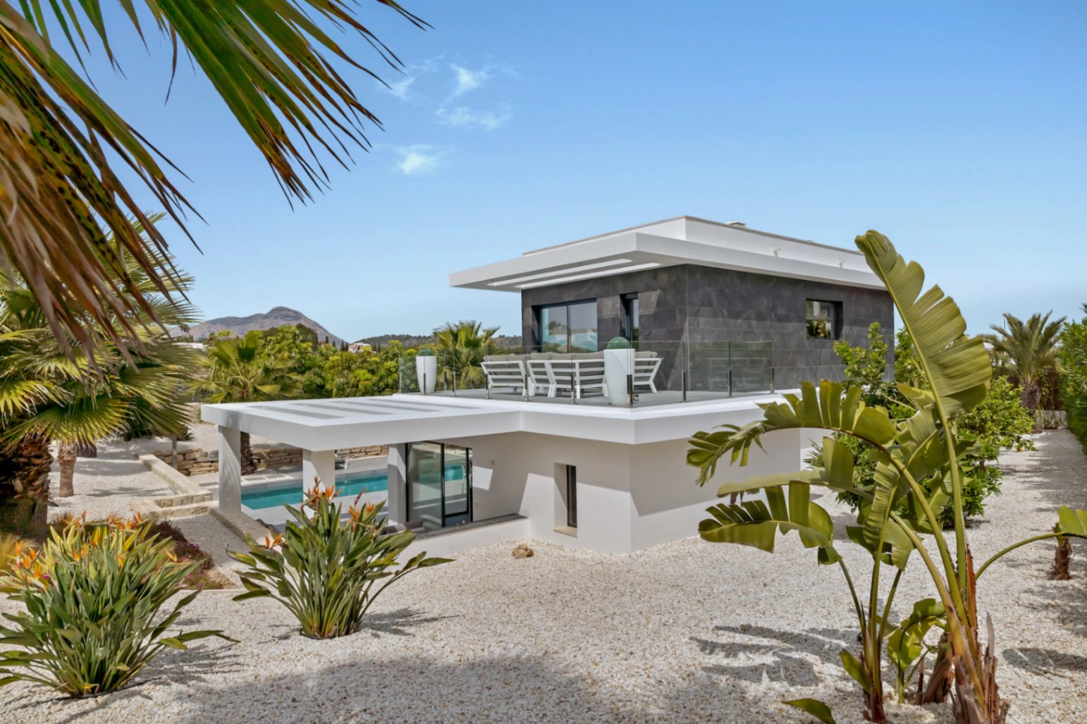 4845 - Spectacular villa (2023) with lots of privacy and high end features !
