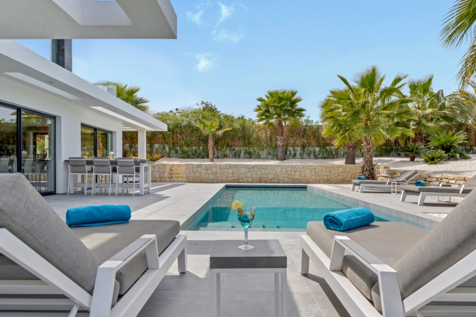 4845 - Spectacular villa (2023) with lots of privacy and high end features !