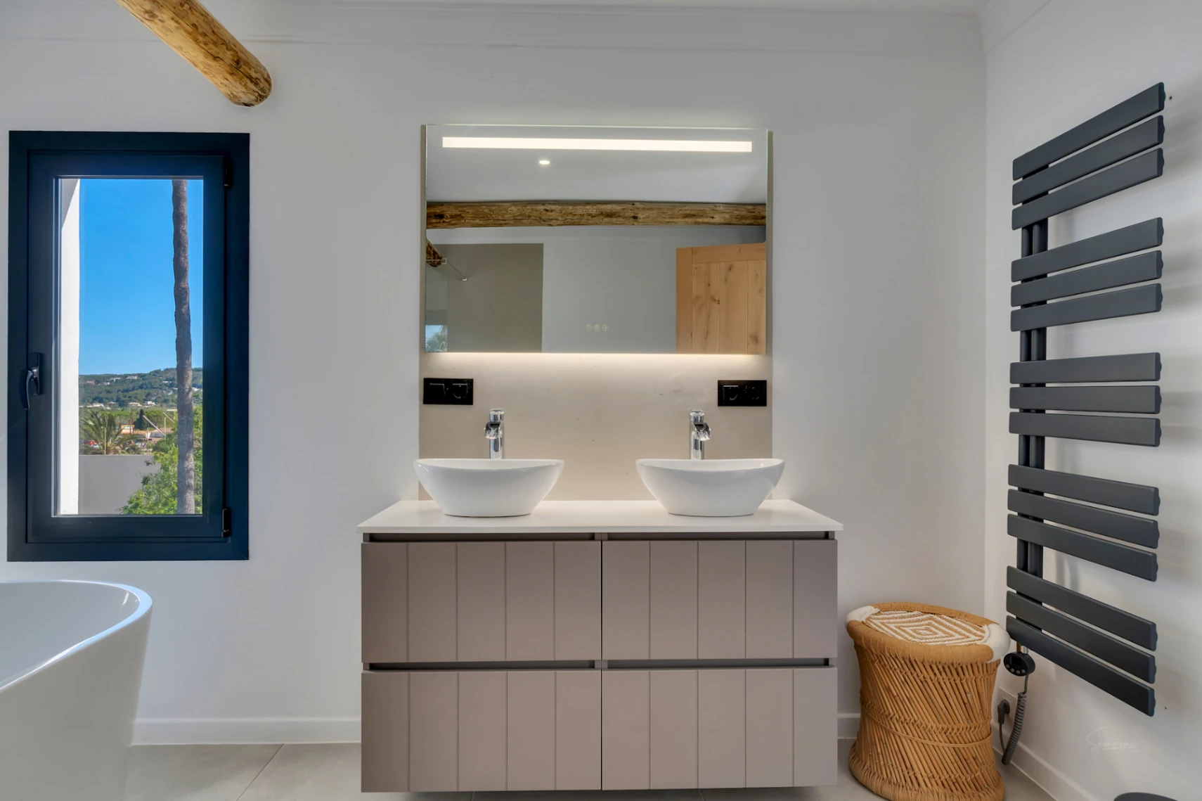 4869 - Villa à vendre à Jávea avec vue sur le Montgó, piscine privée et design exclusif