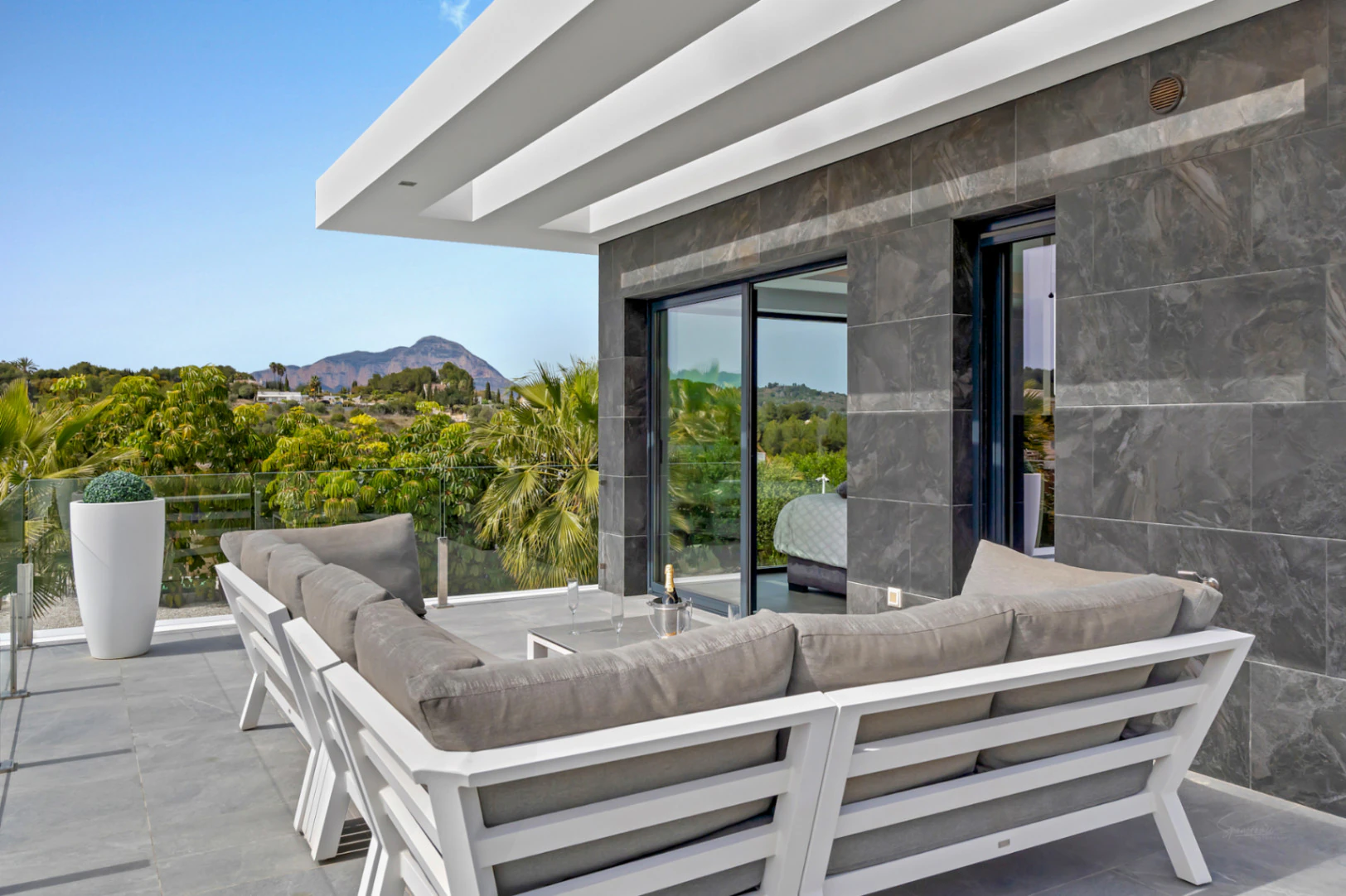 4845 - Spectacular villa (2023) with lots of privacy and high end features !