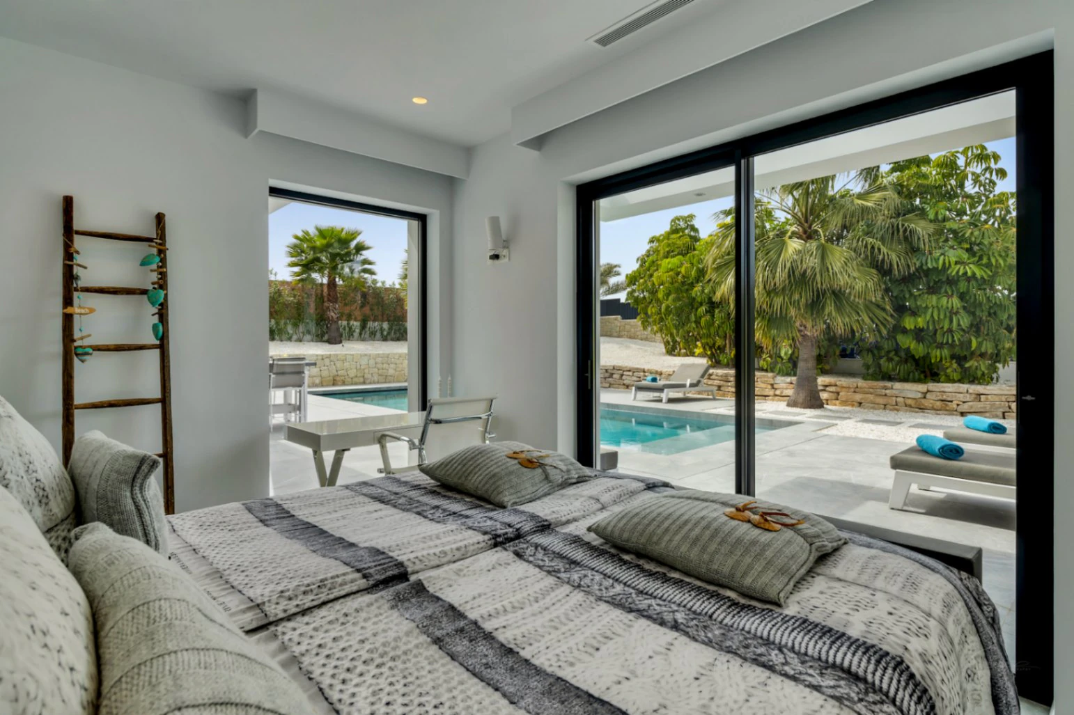 4845 - Spectacular villa (2023) with lots of privacy and high end features !