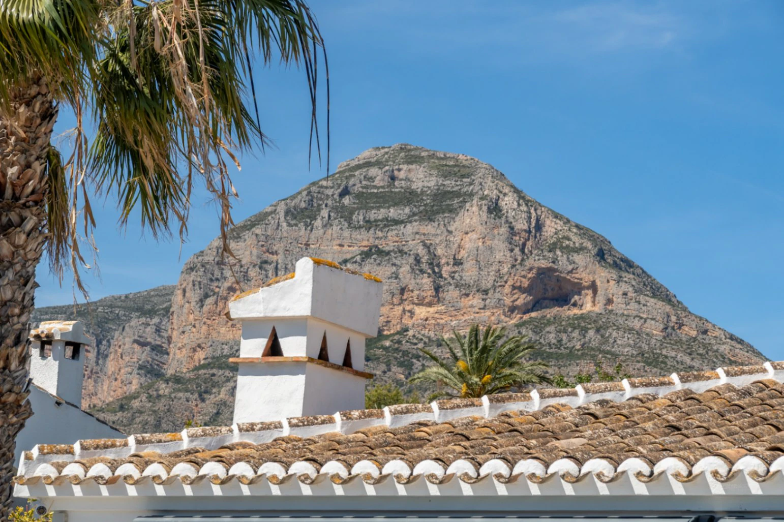 4869 - Villa à vendre à Jávea avec vue sur le Montgó, piscine privée et design exclusif