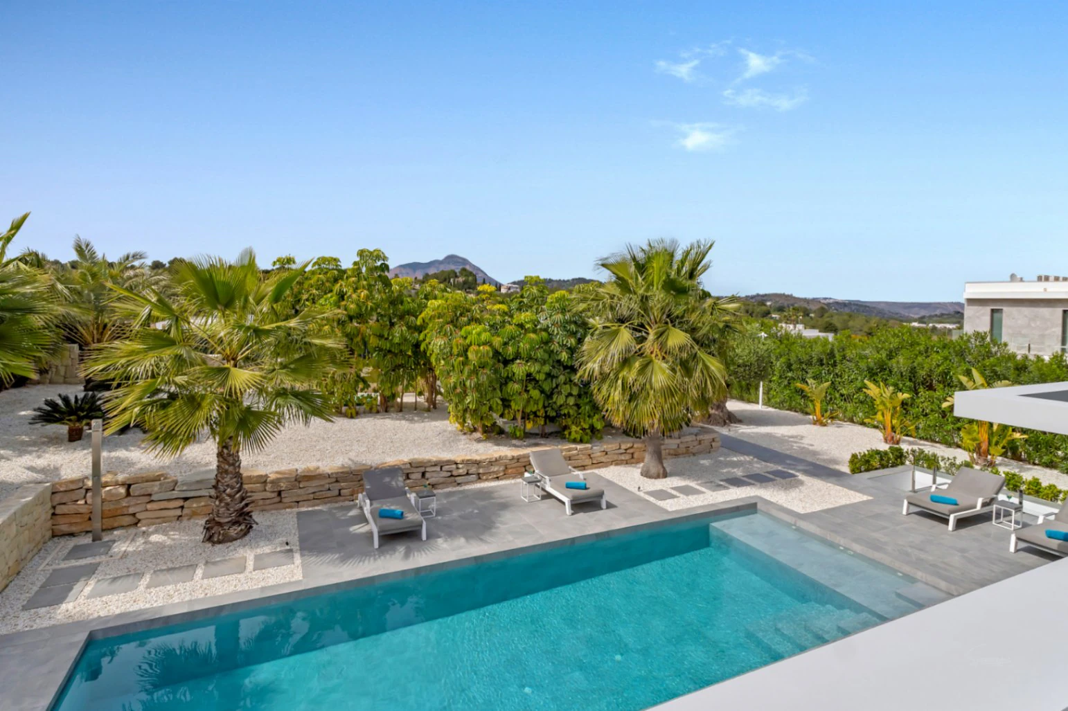 4845 - Spectacular villa (2023) with lots of privacy and high end features !