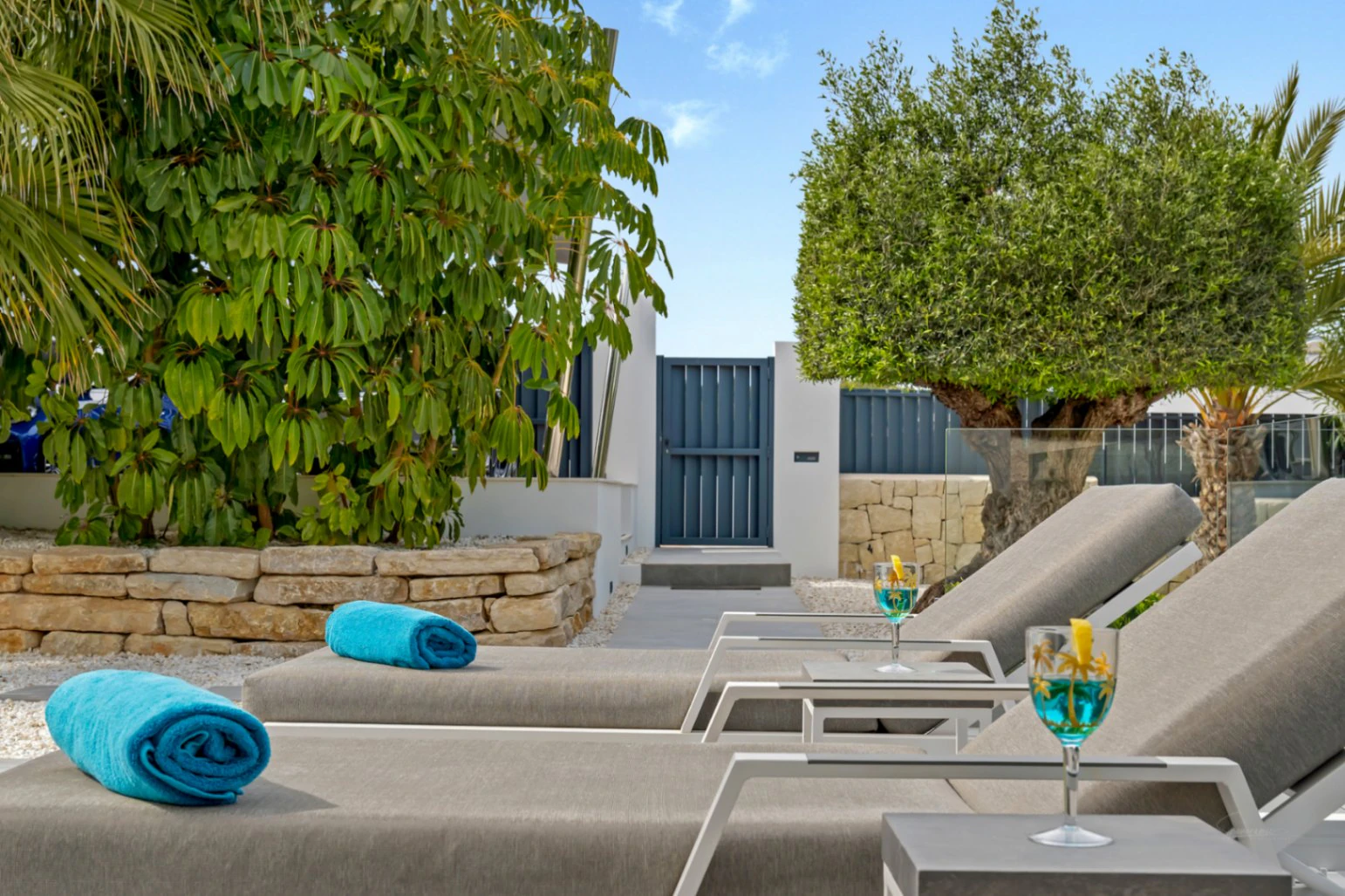 4845 - Spectacular villa (2023) with lots of privacy and high end features !