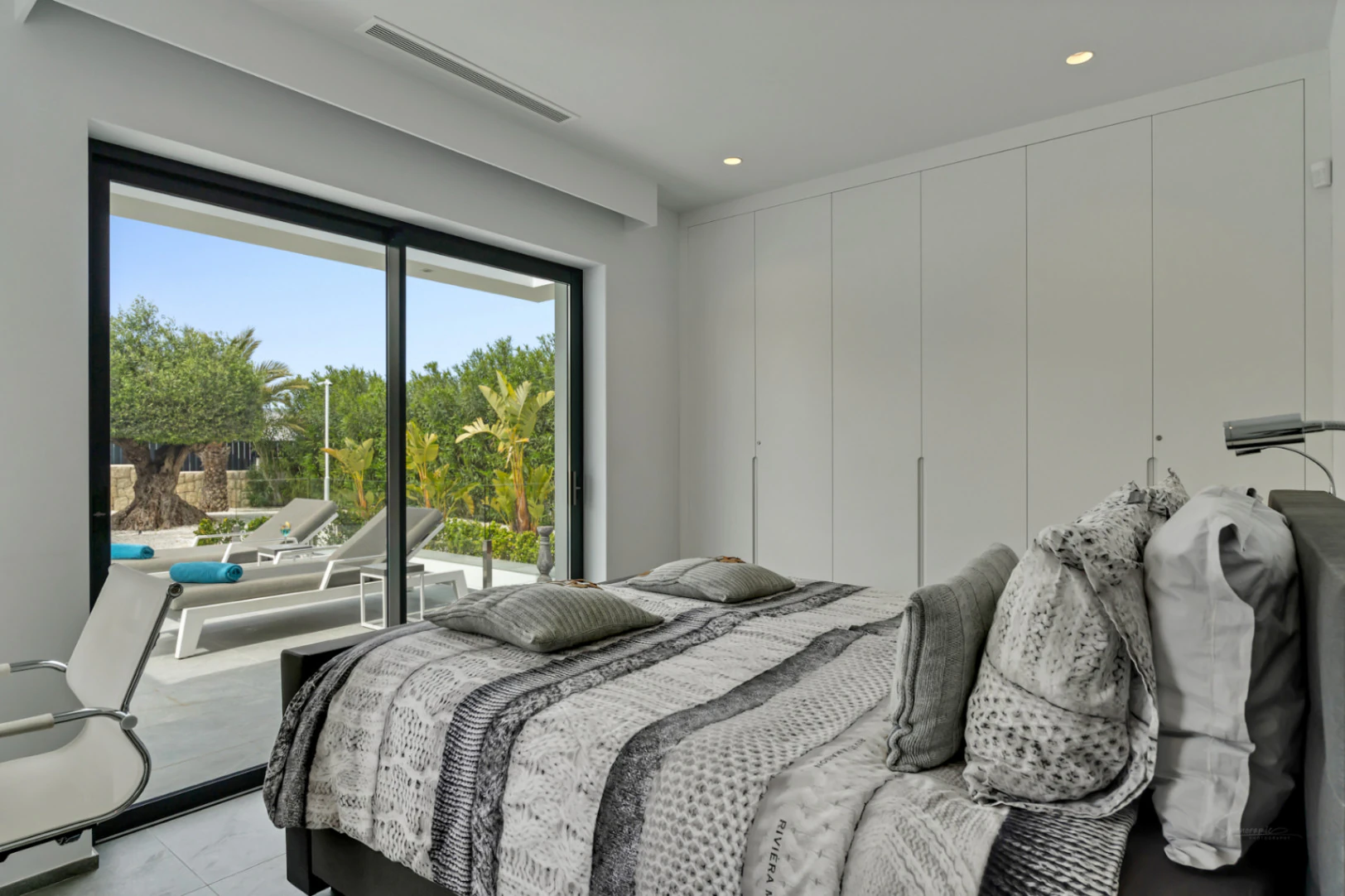 4845 - Spectacular villa (2023) with lots of privacy and high end features !