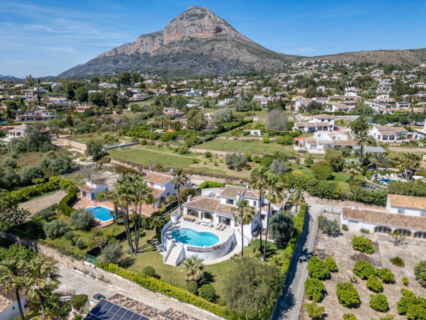 4869 - Villa à vendre à Jávea avec vue sur le Montgó, piscine privée et design exclusif