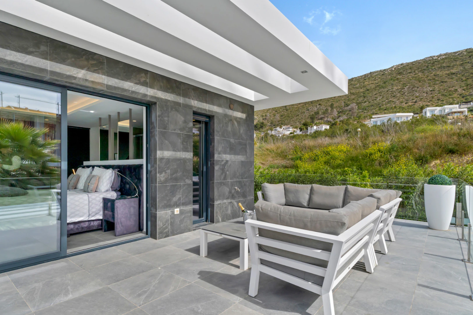 4845 - Spectacular villa (2023) with lots of privacy and high end features !