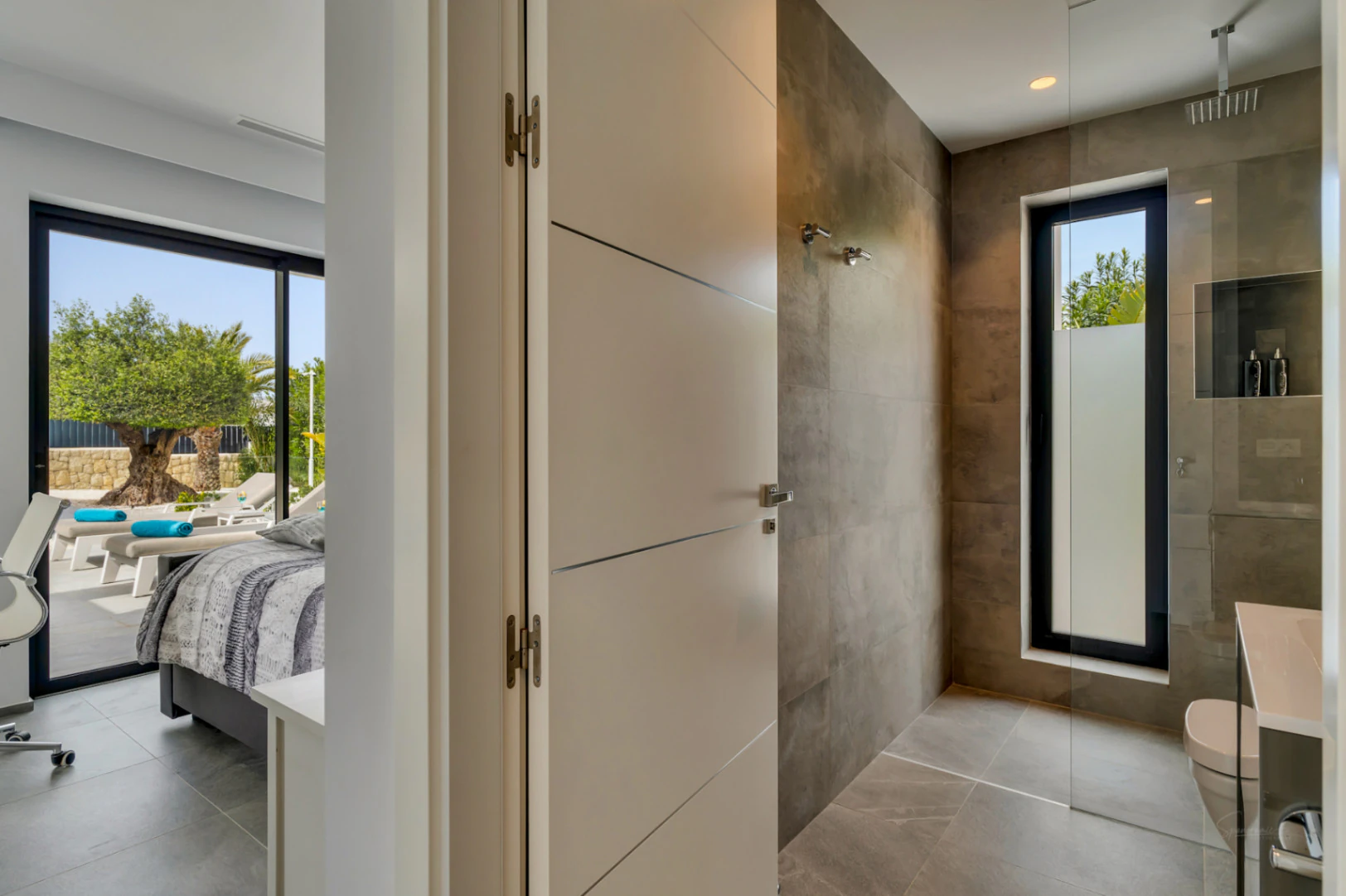 4845 - Spectacular villa (2023) with lots of privacy and high end features !