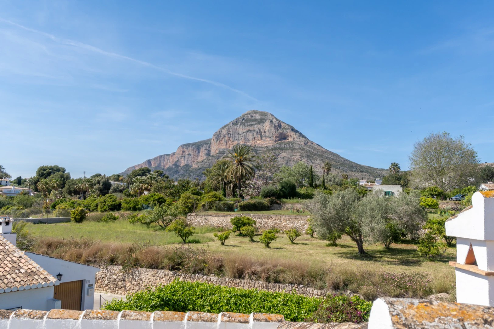 4869 - Villa à vendre à Jávea avec vue sur le Montgó, piscine privée et design exclusif