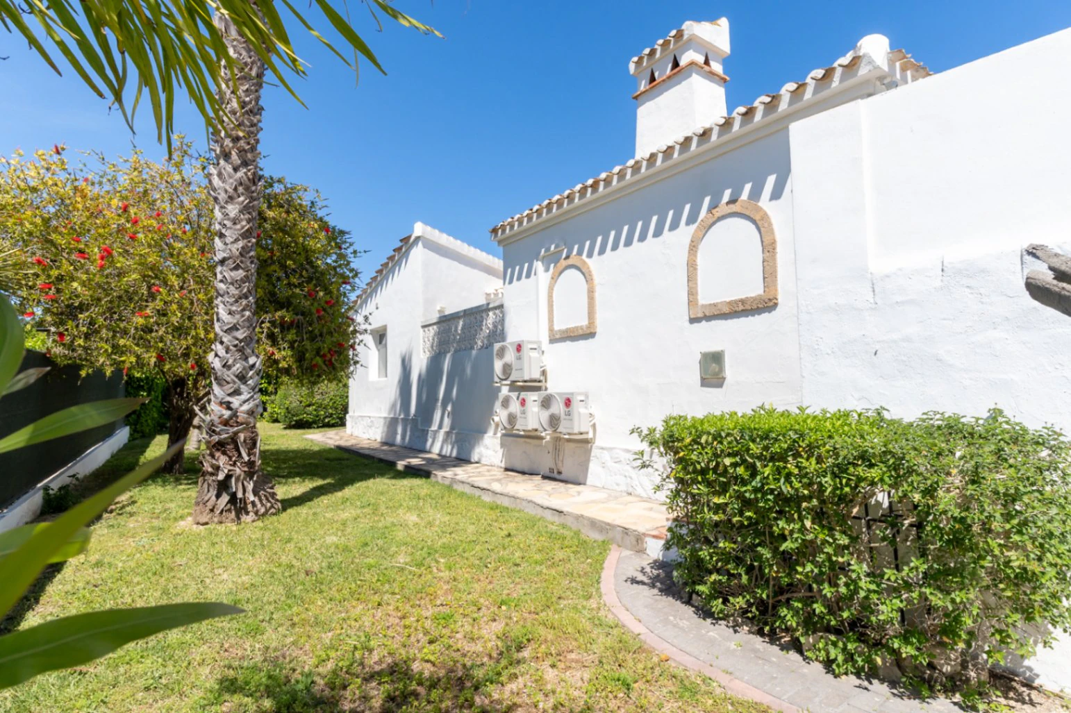 4869 - Villa à vendre à Jávea avec vue sur le Montgó, piscine privée et design exclusif