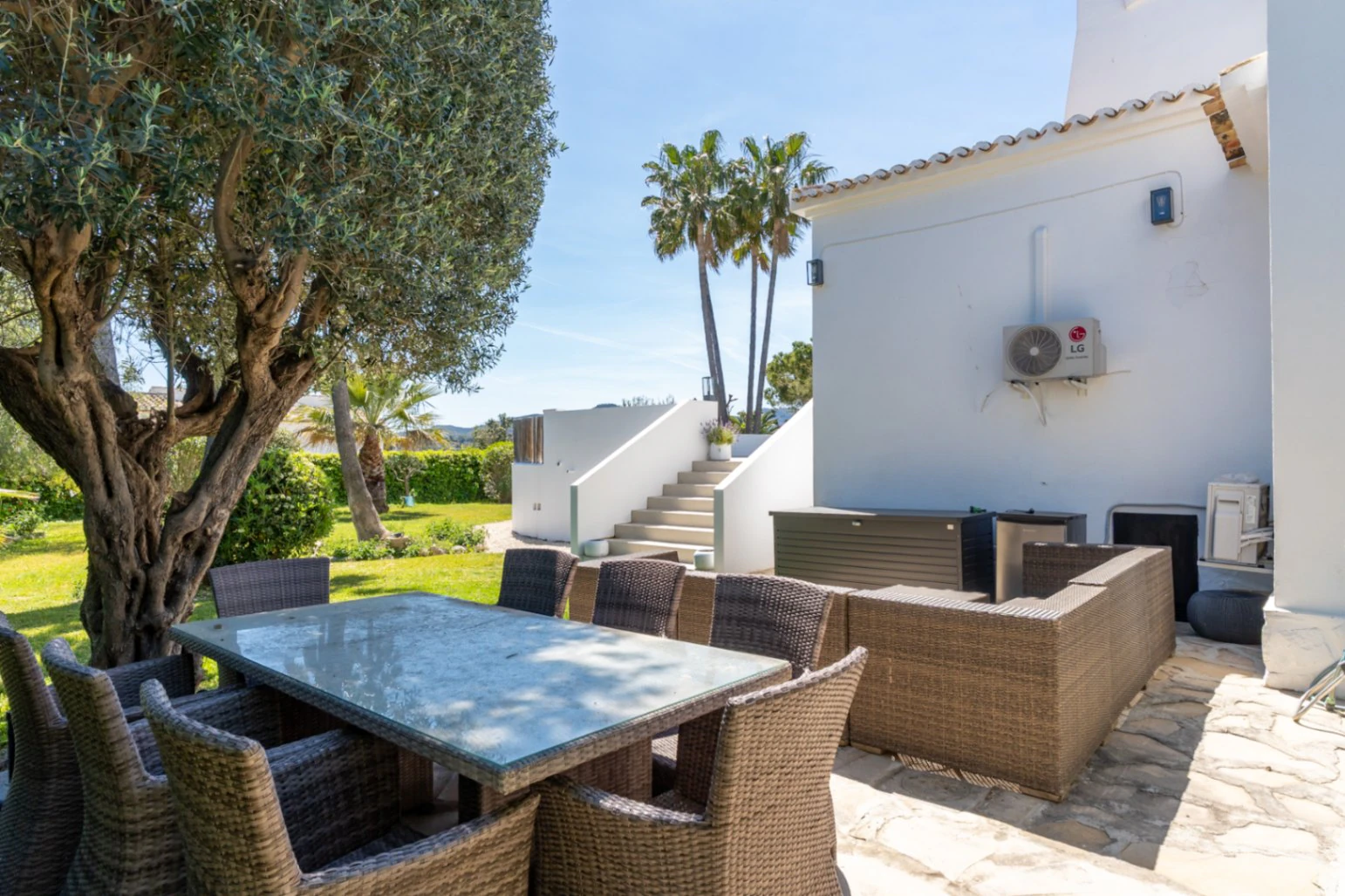 4869 - Villa à vendre à Jávea avec vue sur le Montgó, piscine privée et design exclusif