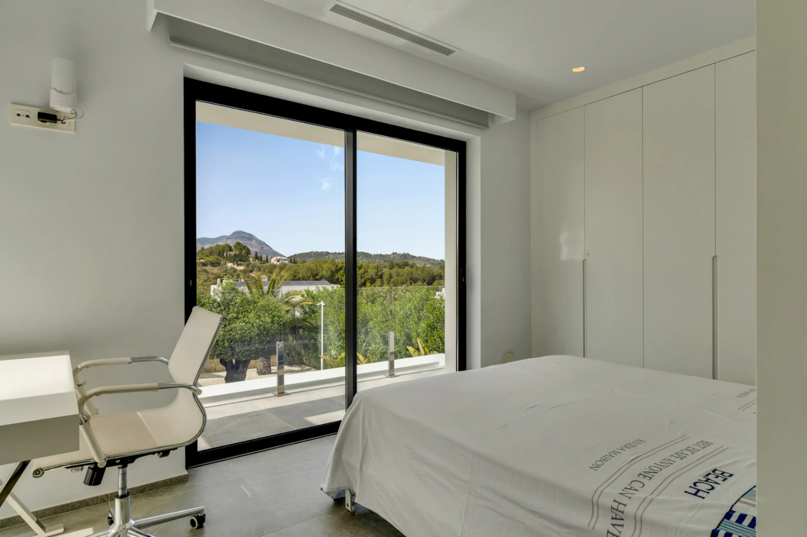 4845 - Spectacular villa (2023) with lots of privacy and high end features !
