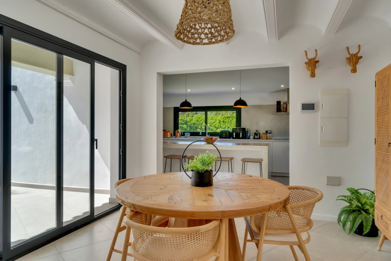 4869 - Villa à vendre à Jávea avec vue sur le Montgó, piscine privée et design exclusif