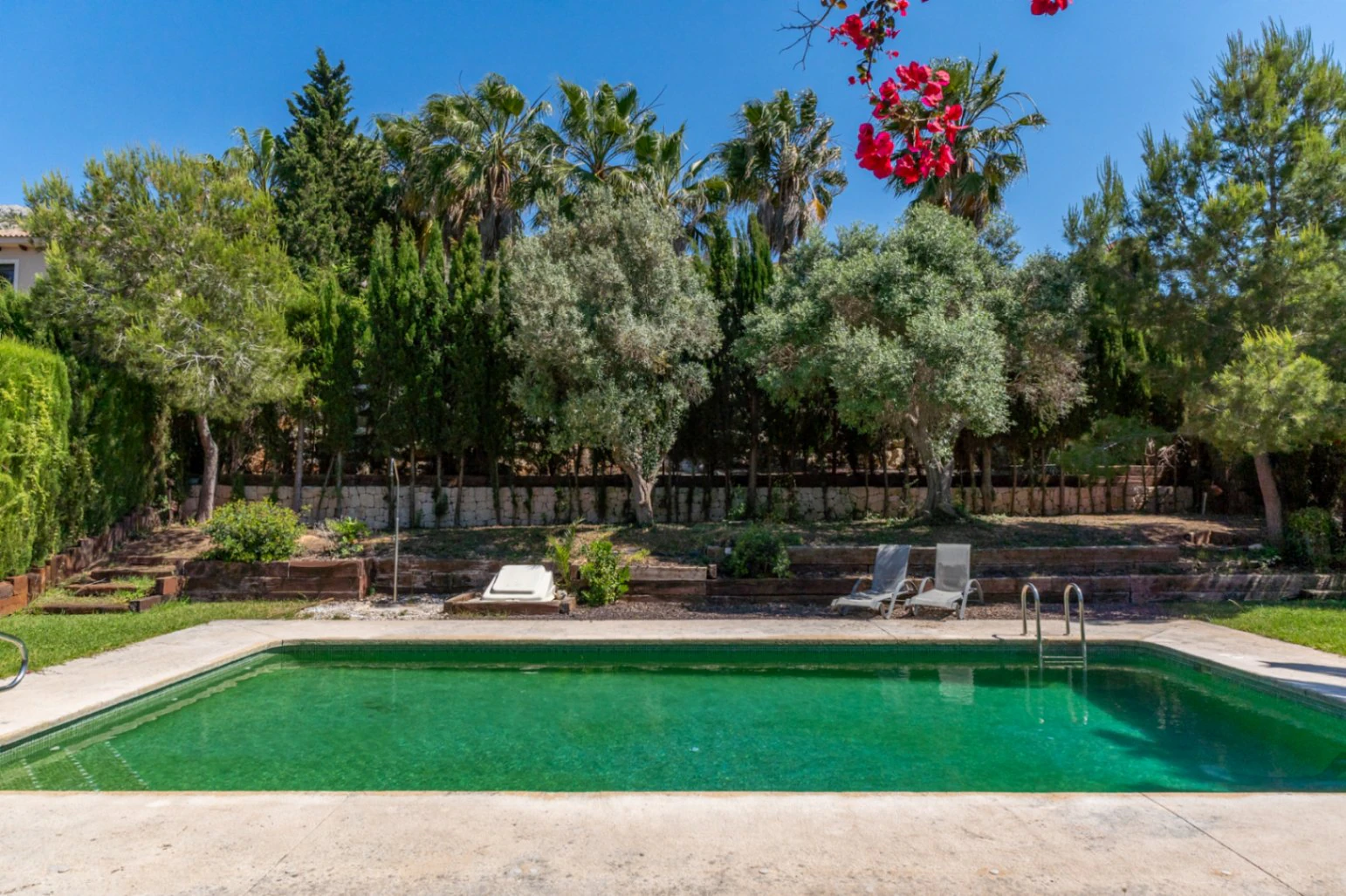 4724 - Villa impressionnante à vendre à Jávea, avec piscine intérieure et extérieure