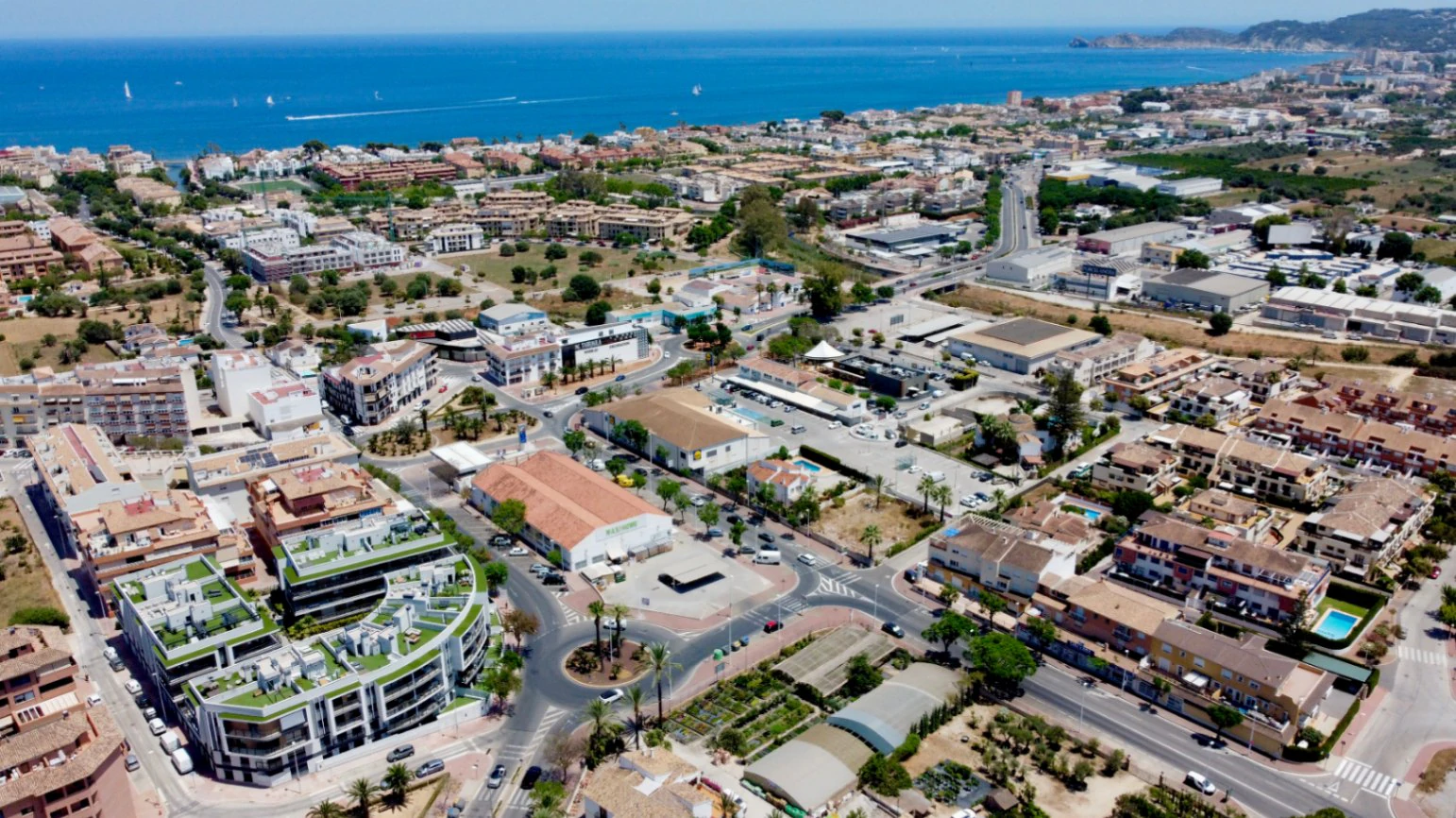 4747 - Moderno y elegante apartamento orientado al Sur con piscina, en Jávea
