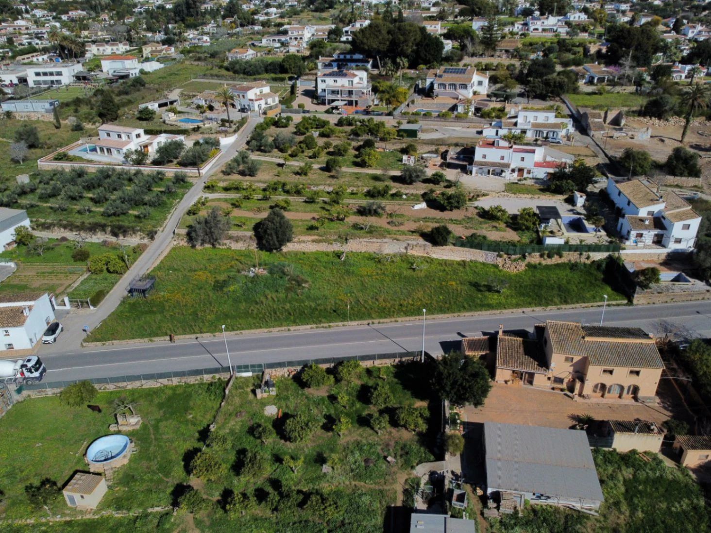 4860 - Plot in a perfect location with the possibility to do Business or a Property.