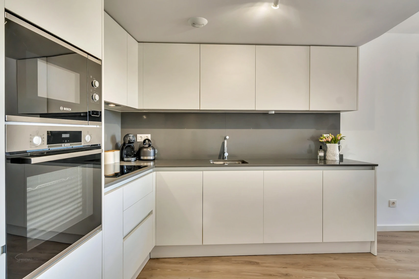 4747 - Moderno y elegante apartamento orientado al Sur con piscina, en Jávea