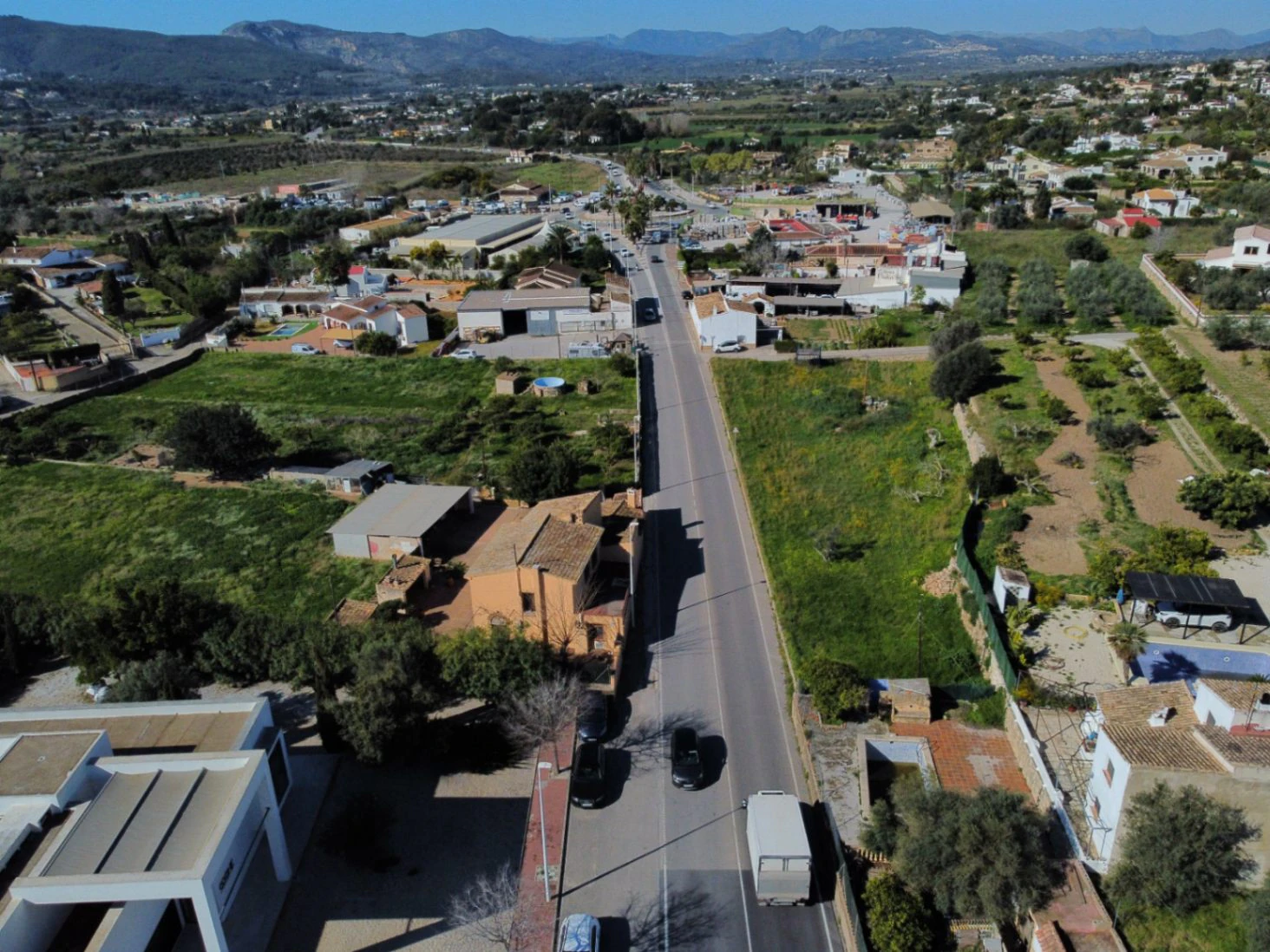 4860 - Plot in a perfect location with the possibility to do Business or a Property.