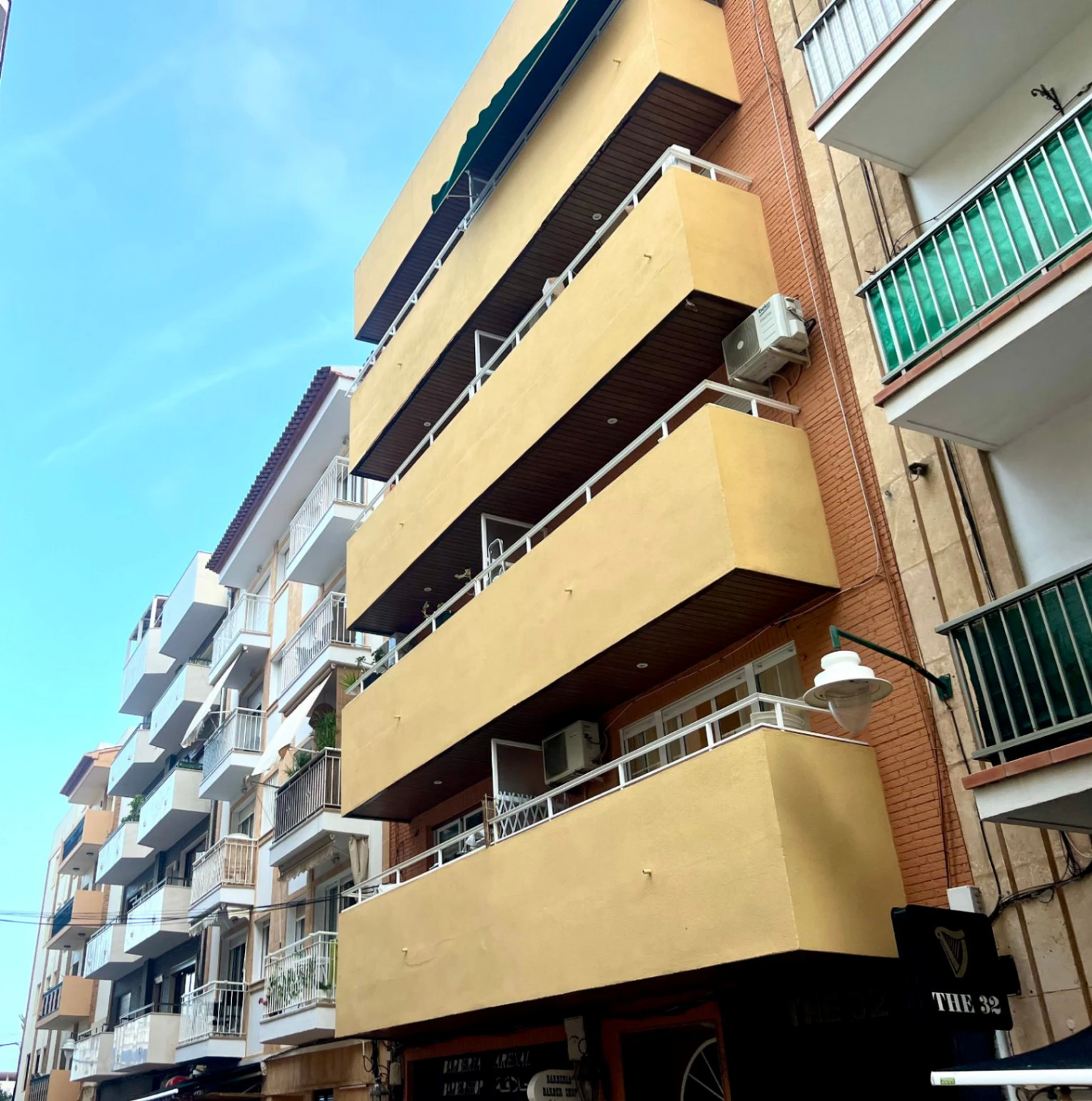 4664 - Apartamento en Jávea con vistas al mar y 2 patios interiores