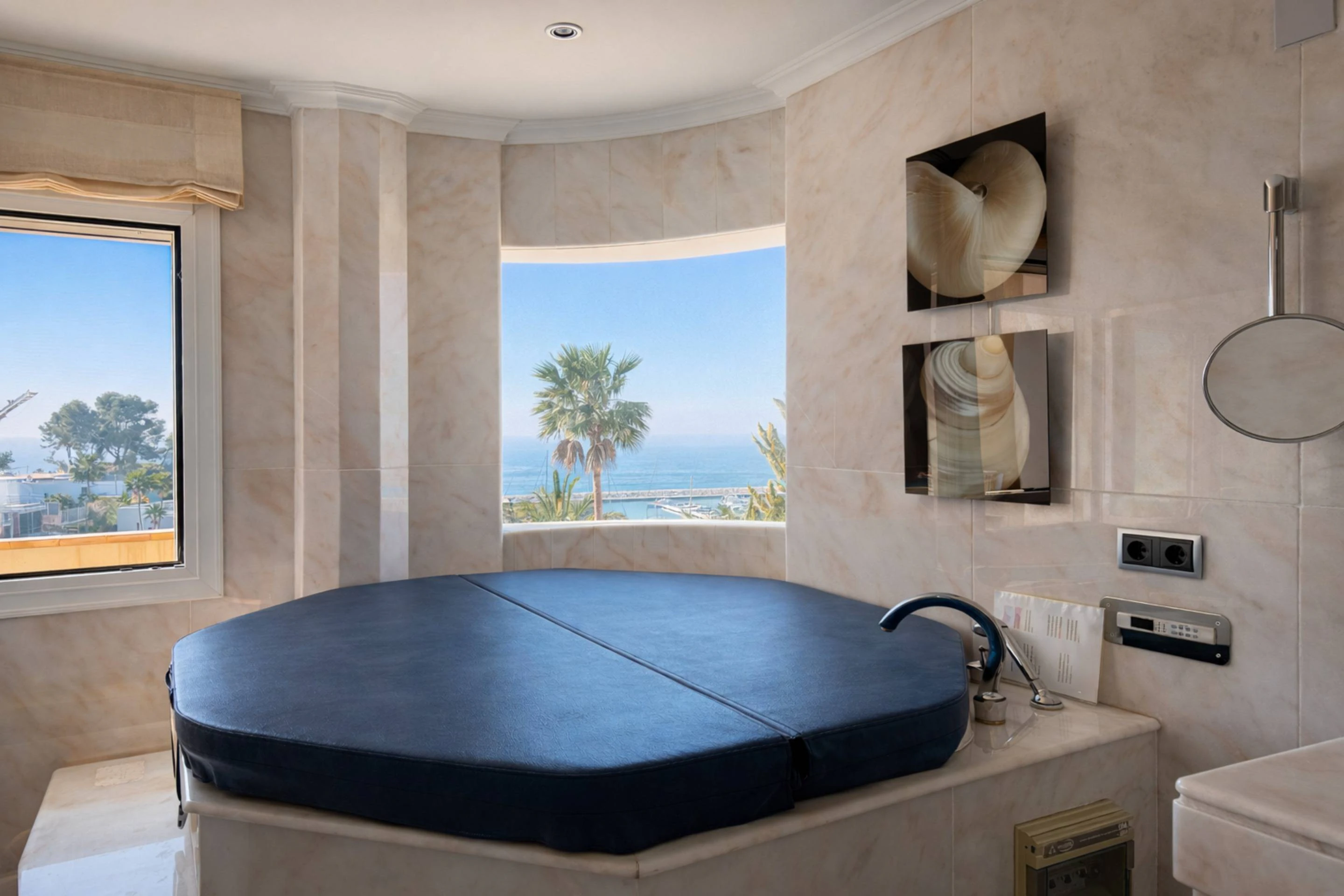CR1054 - Exclusiva villa mediterránea con vistas al mar y al puerto deportivo en Moraira