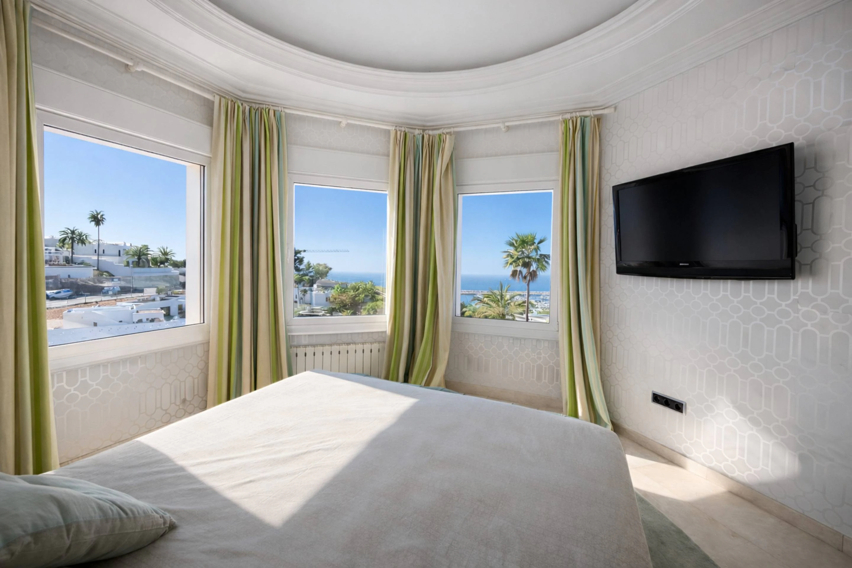 CR1054 - Exclusiva villa mediterránea con vistas al mar y al puerto deportivo en Moraira