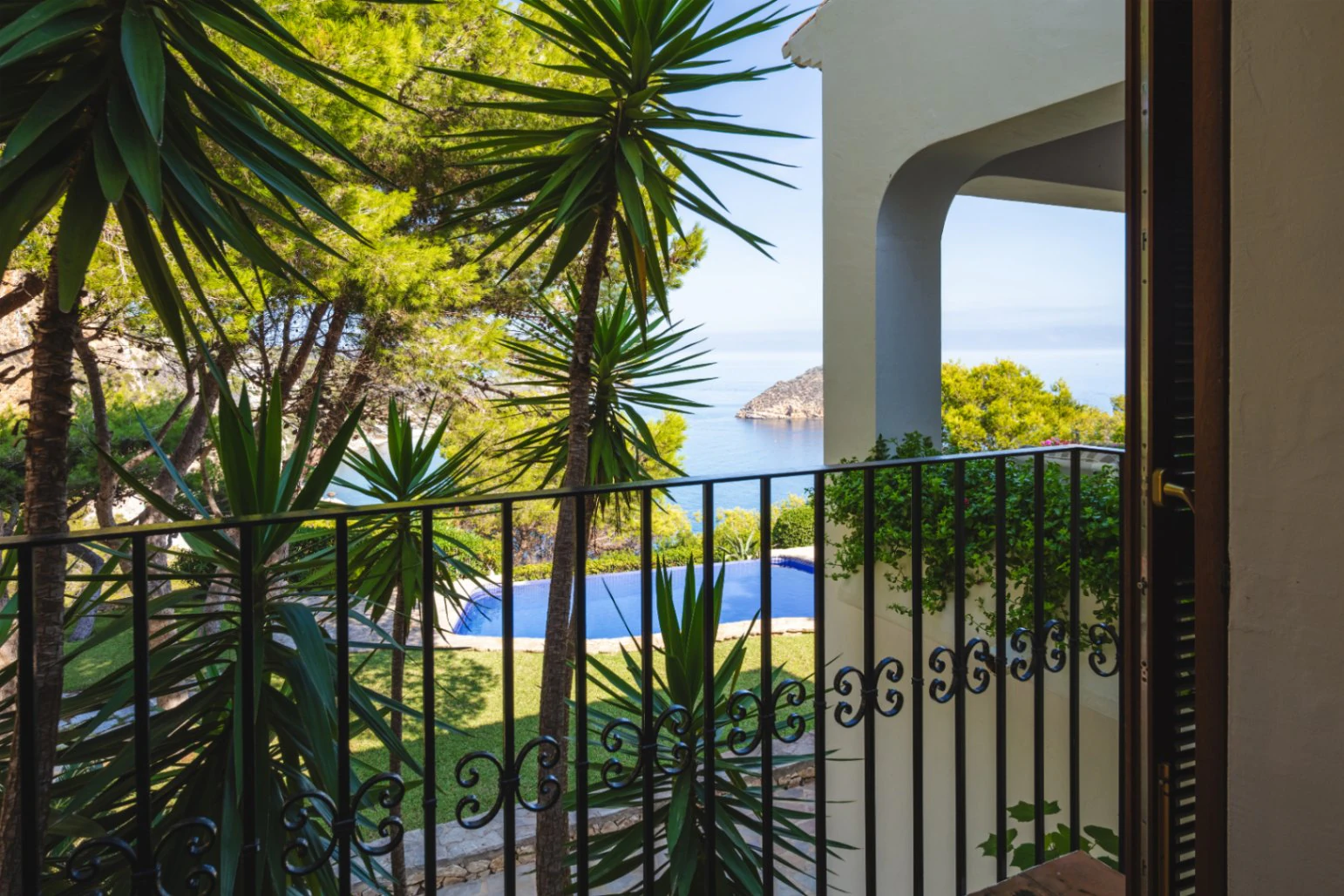 CR1041 - Villa en Balcón al Mar, Jávea, con piscina infinity y vistas impresionantes al mar