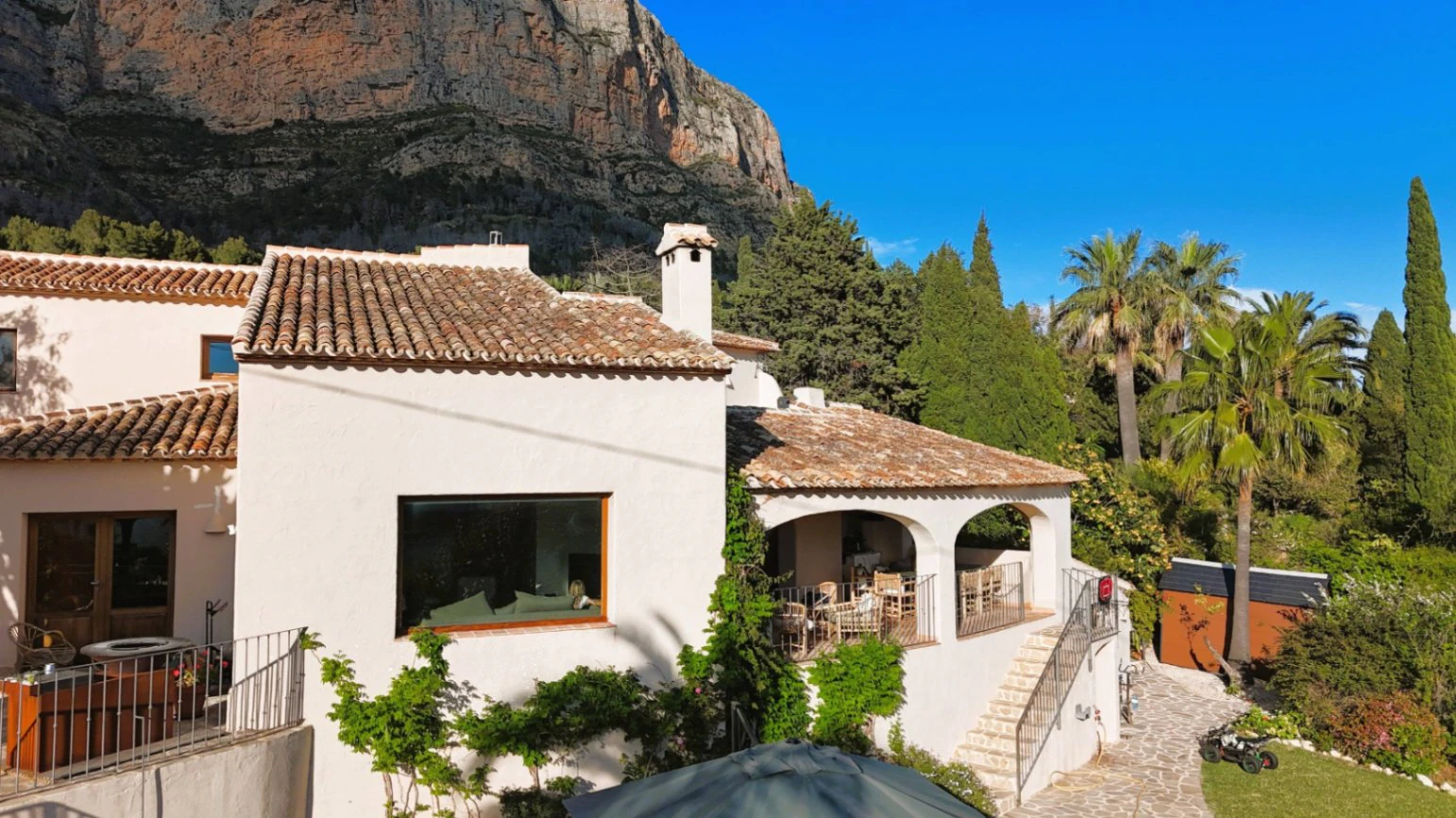 CRCH1016 - Villa in the area of Montgo Jávea, with 2 independent apartments
