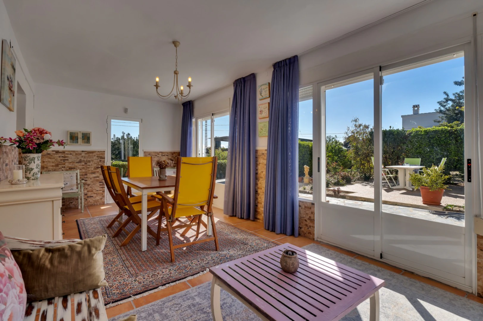 4850 - Villa for sale just a few meters from the historic center of Jávea with sea views.
