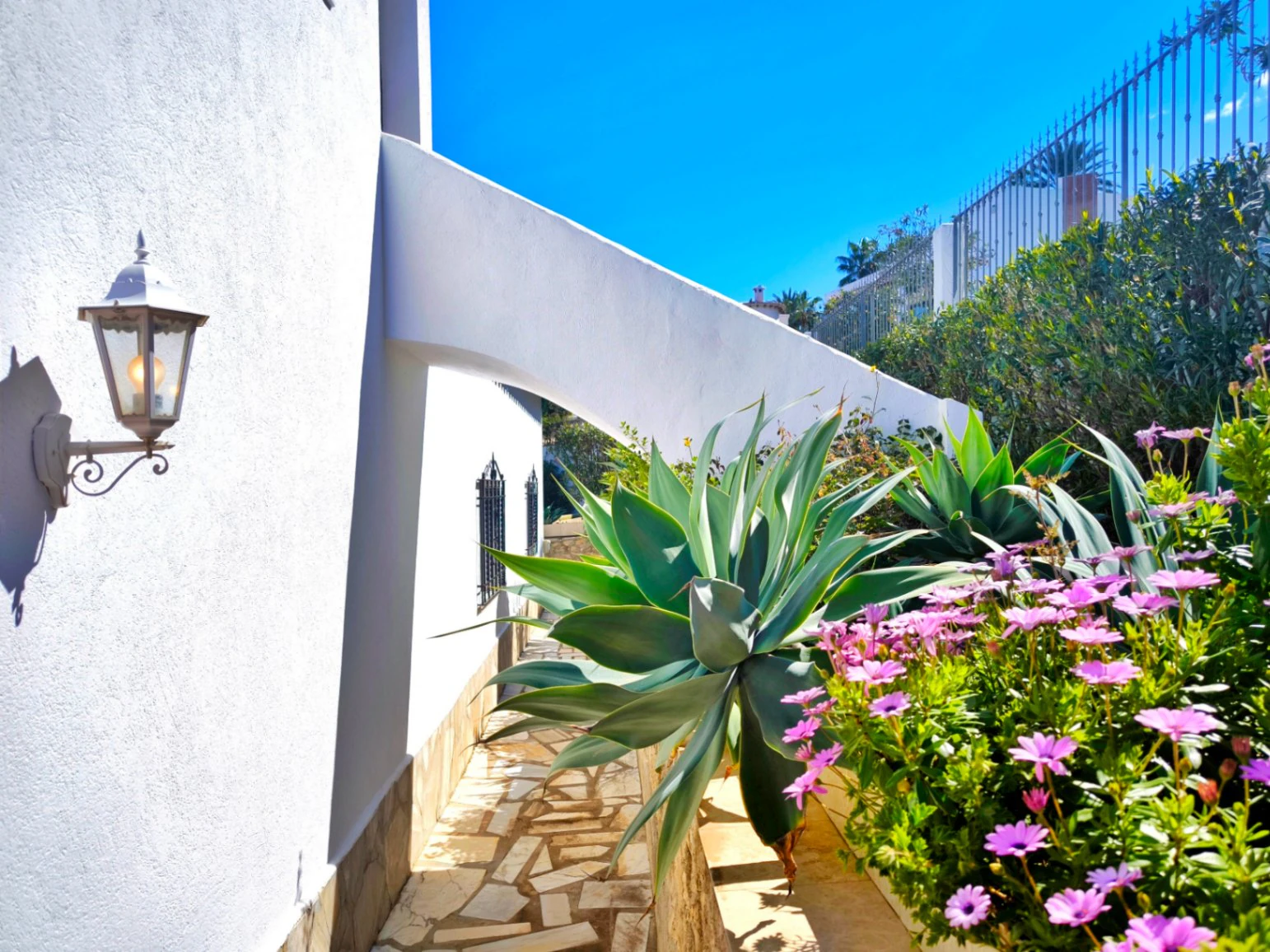 CRLN525524 - Villa con apartamento de invitados y vistas al mar en Dénia