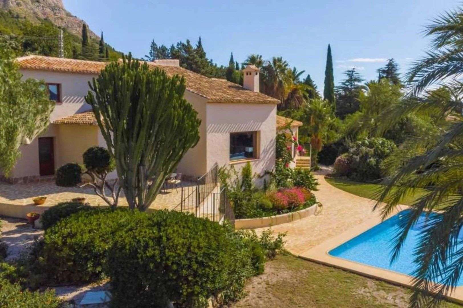 CRCH1016 - Villa in the area of Montgo Jávea, with 2 independent apartments