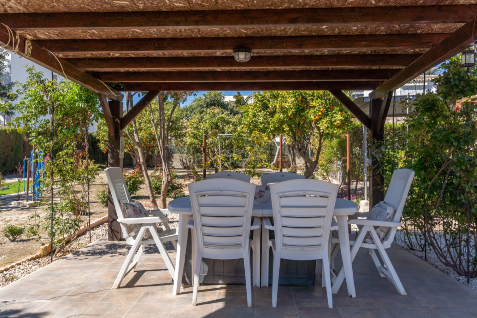 4850 - Villa for sale just a few meters from the historic center of Jávea with sea views.