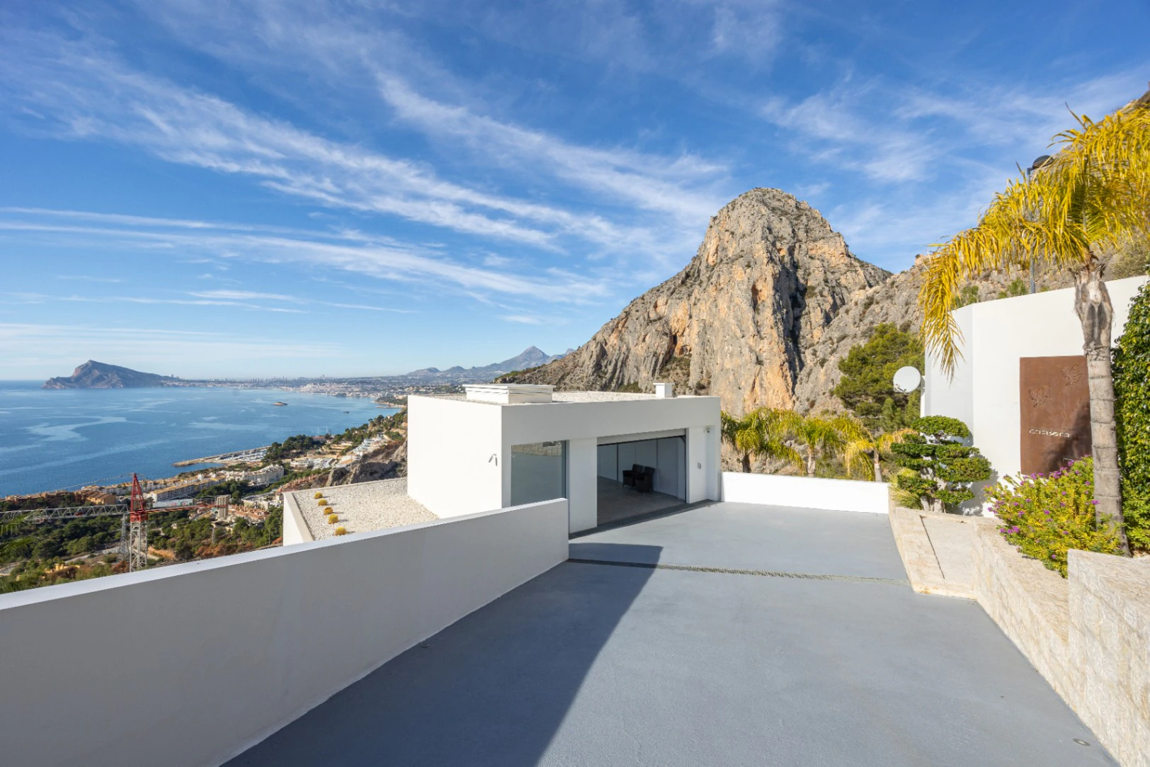 CRCB84648 - Villa moderna con vistas al mar en venta en Altea