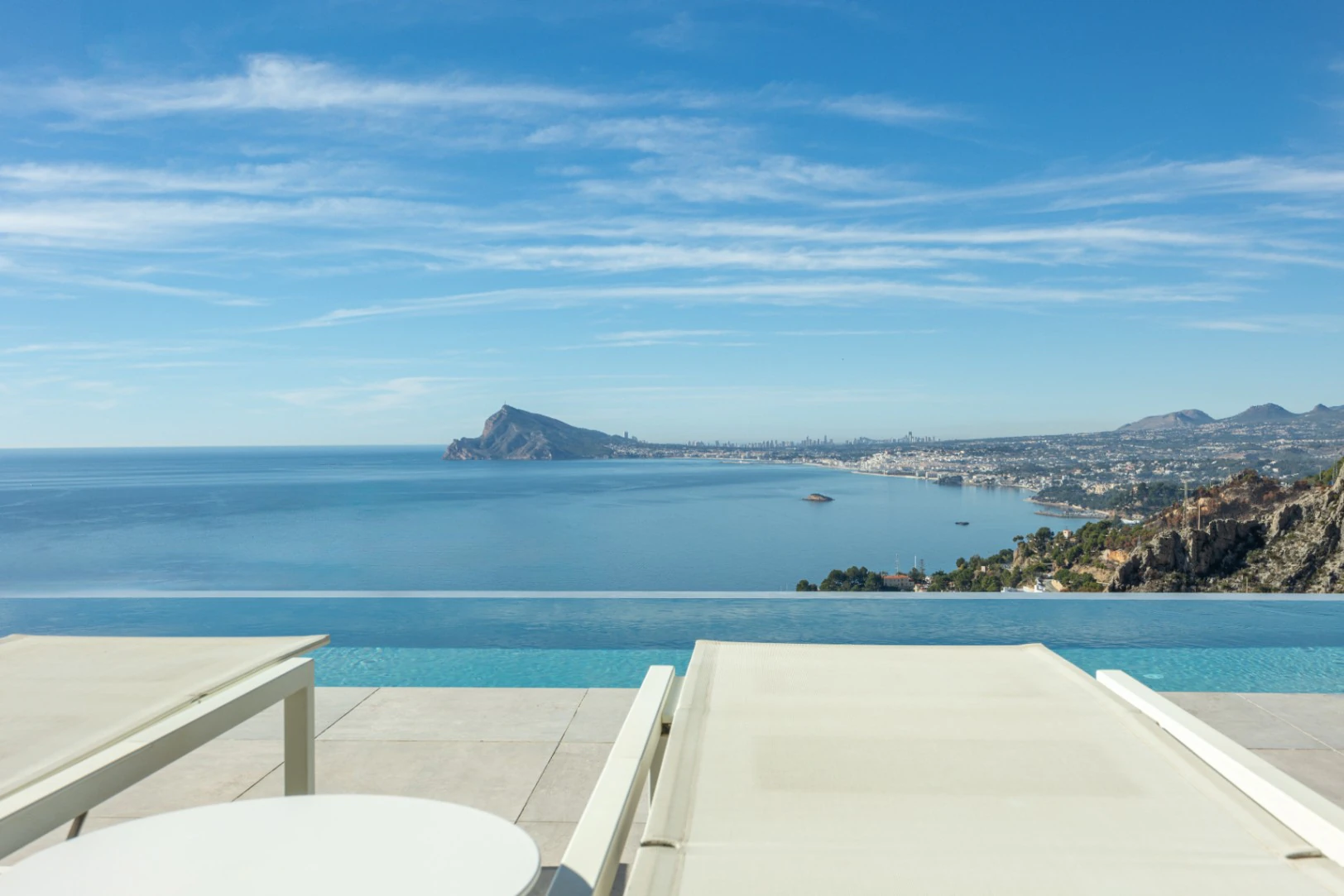 CRCB84648 - Villa moderna con vistas al mar en venta en Altea