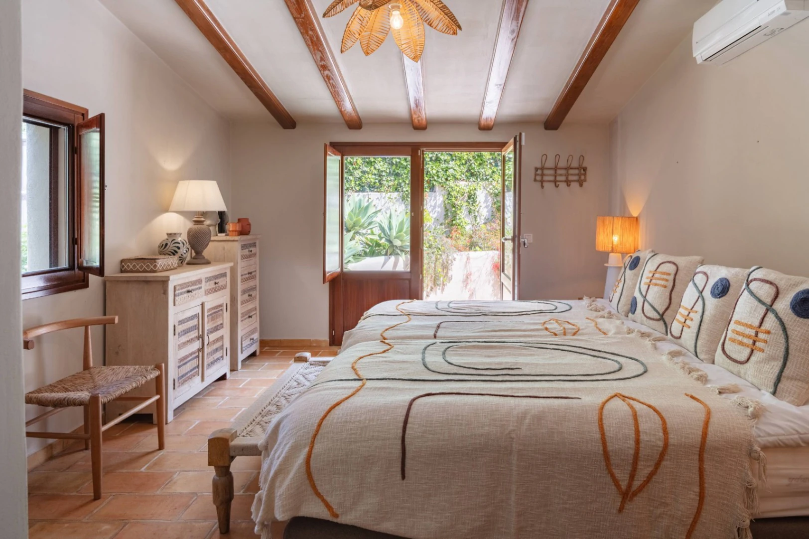 CRCH1016 - Villa in the area of Montgo Jávea, with 2 independent apartments