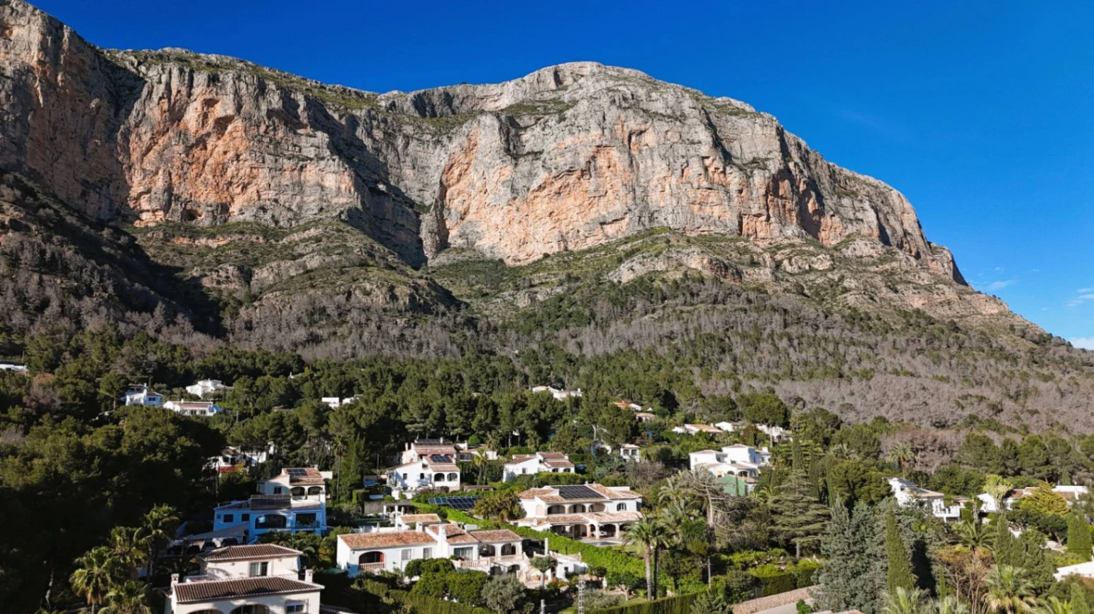CRCH1016 - Villa in the area of Montgo Jávea, with 2 independent apartments