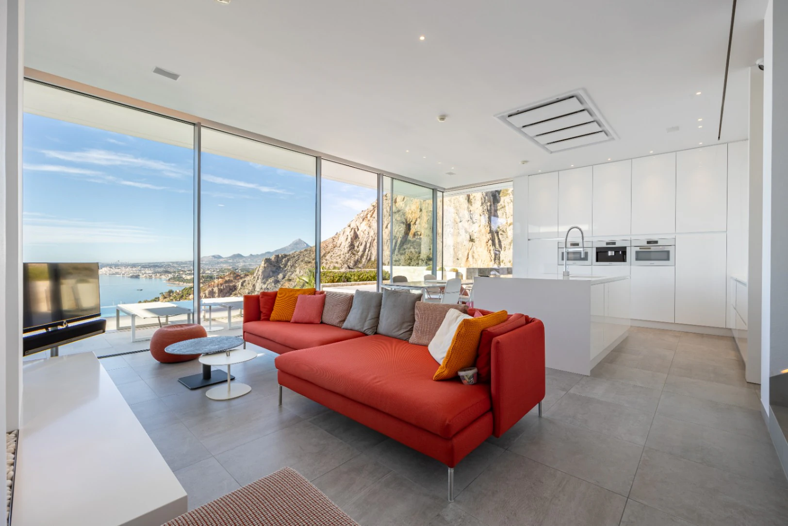 CRCB84648 - Villa moderna con vistas al mar en venta en Altea