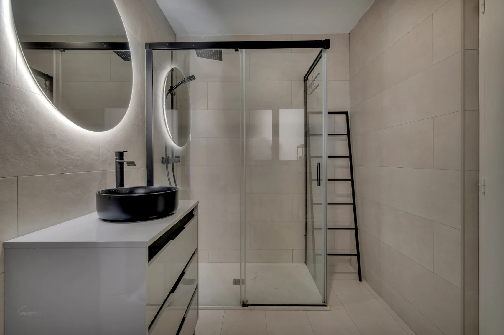 4874A - Renoviertes Reihenhaus 2023 | 4 Schlafzimmer | Dachterrasse mit Tauchbecken