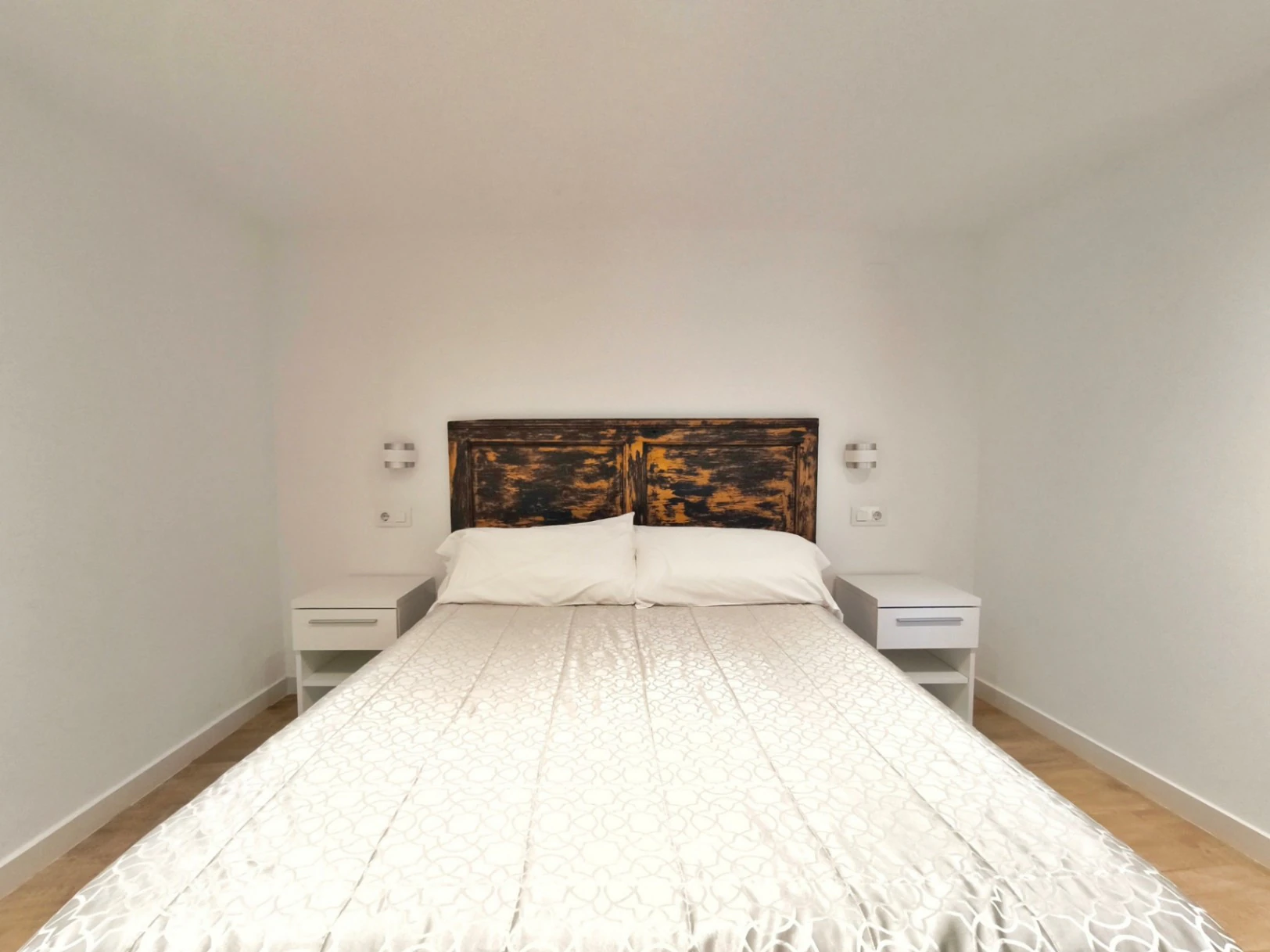 Villa with two guest apartments in the Montgó