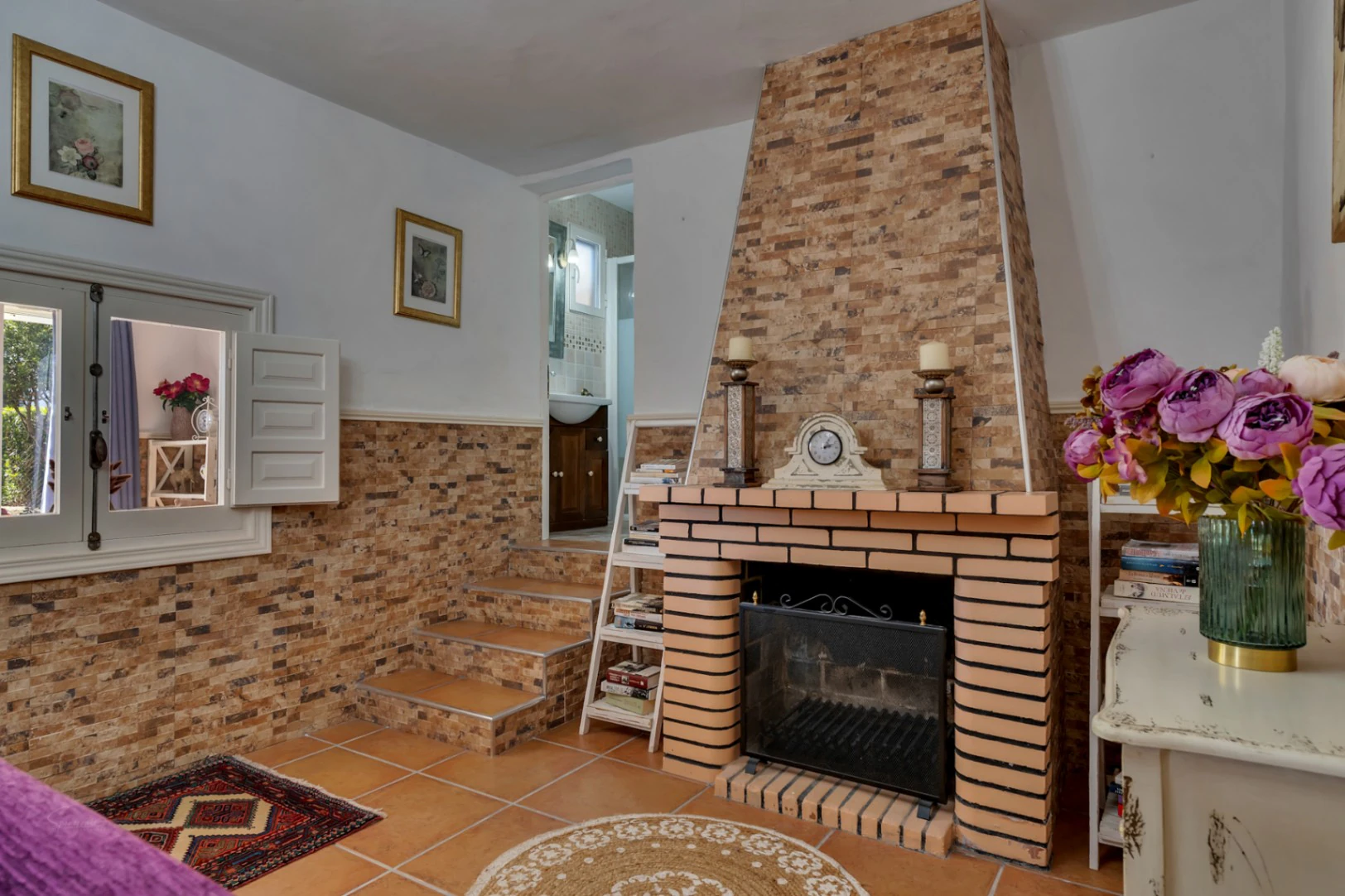 4850 - Villa for sale just a few meters from the historic center of Jávea with sea views.
