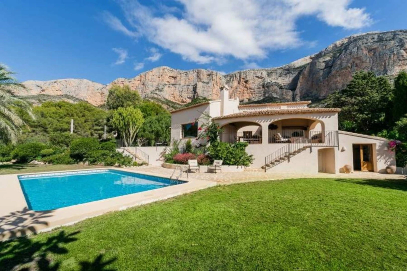 CRCH1016 - Villa in the area of Montgo Jávea, with 2 independent apartments