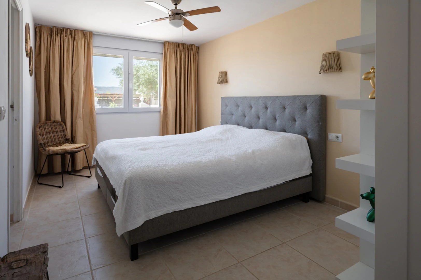 CR1044 - Villa with 2 guest apartments and open views, in the Montgo area, Jávea.
