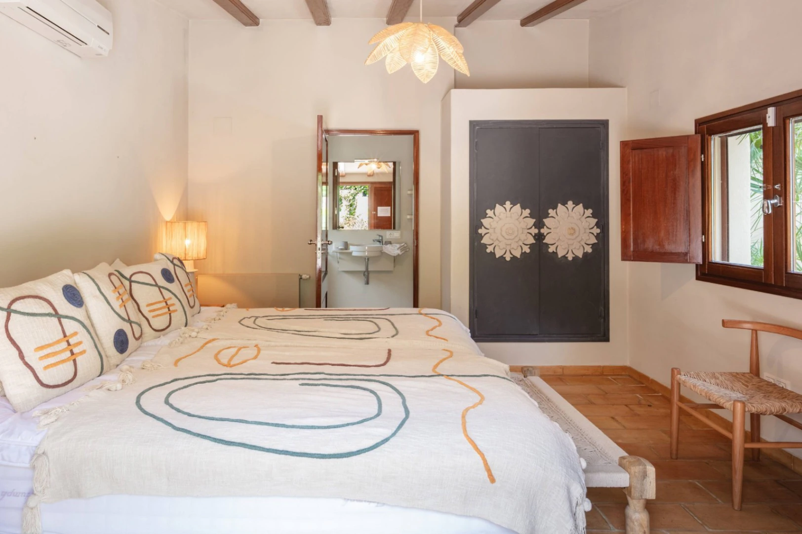 CRCH1016 - Villa in the area of Montgo Jávea, with 2 independent apartments