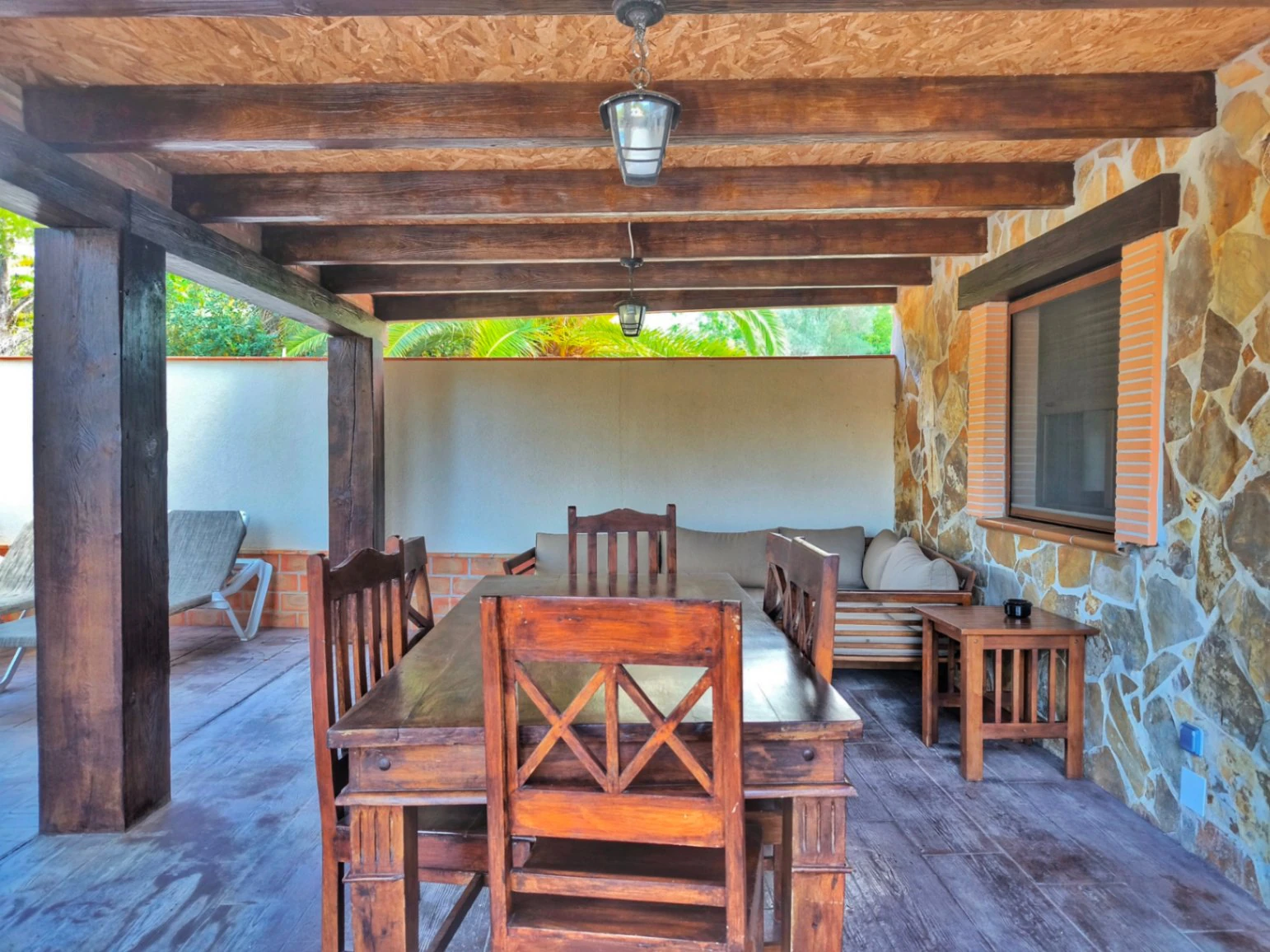 Villa with two guest apartments in the Montgó