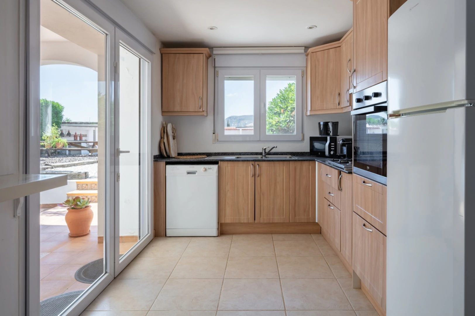 CR1044 - Villa with 2 guest apartments and open views, in the Montgo area, Jávea.