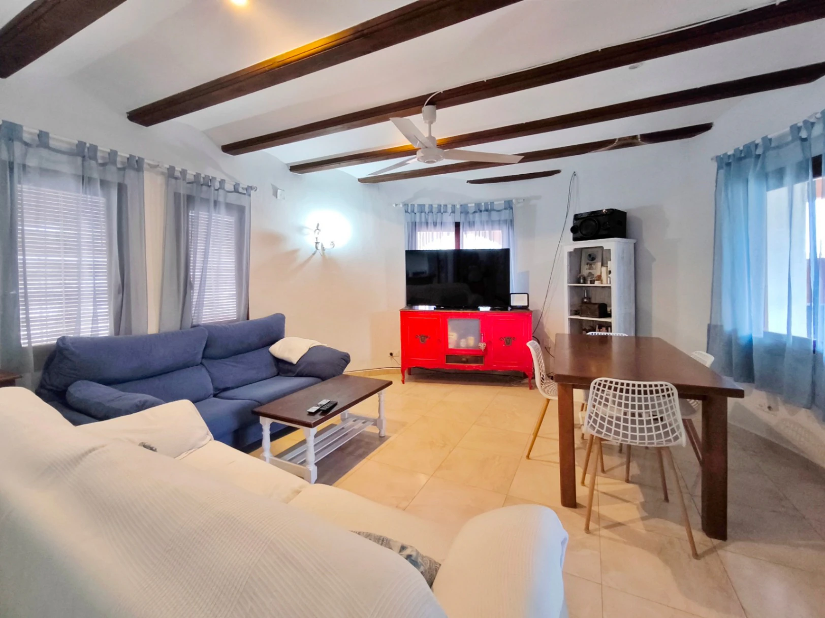 Villa with two guest apartments in the Montgó