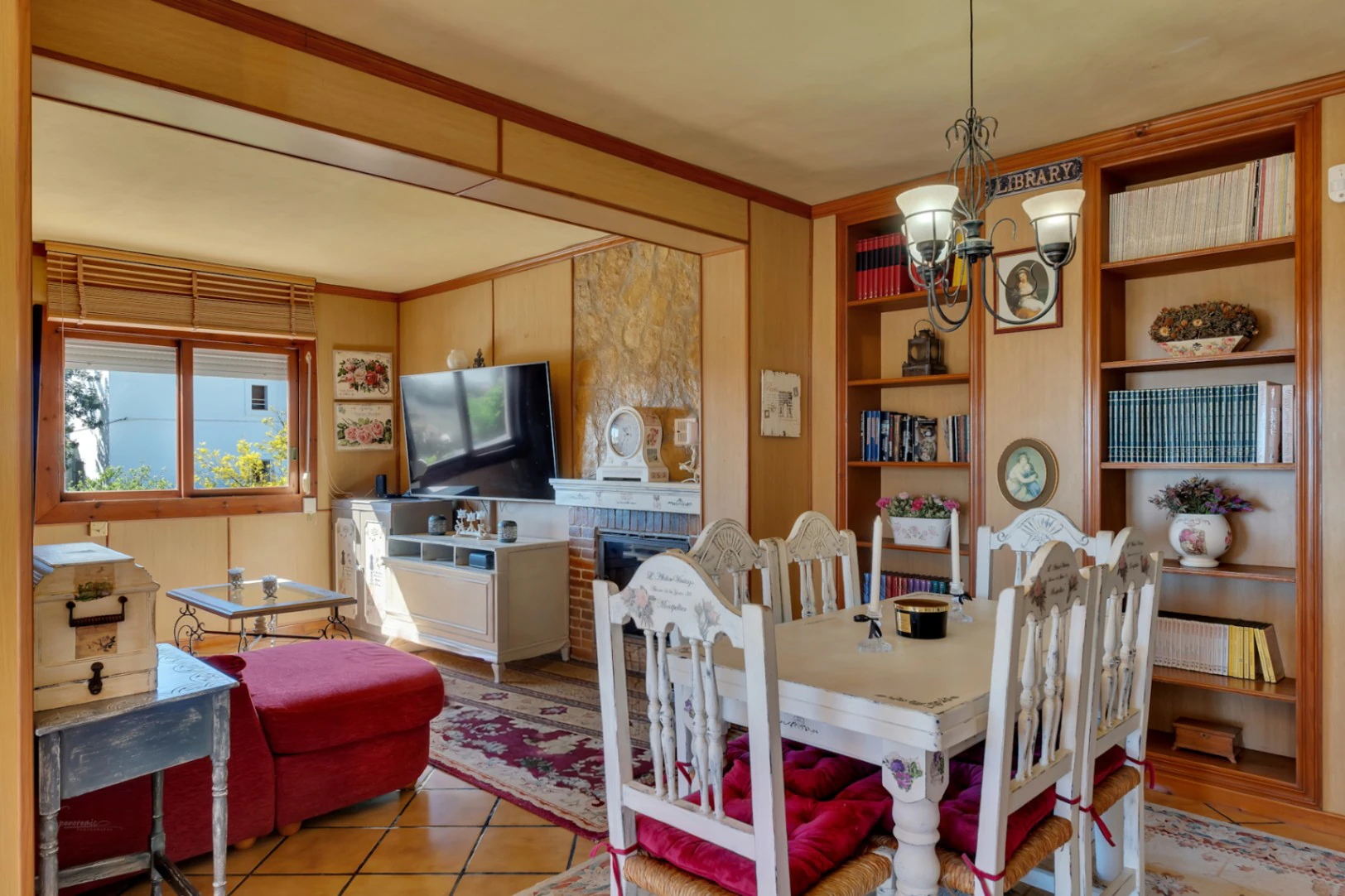 4850 - Villa for sale just a few meters from the historic center of Jávea with sea views.