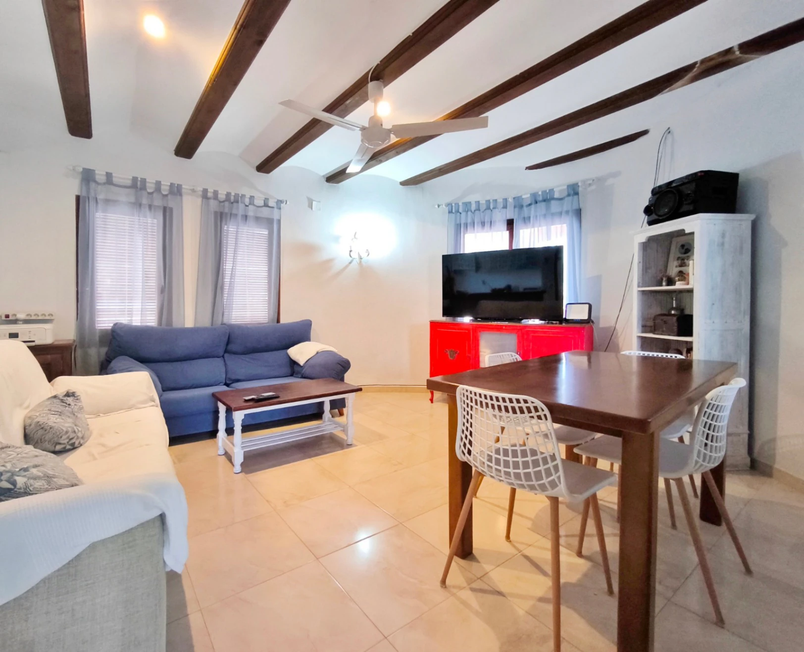 Villa with two guest apartments in the Montgó