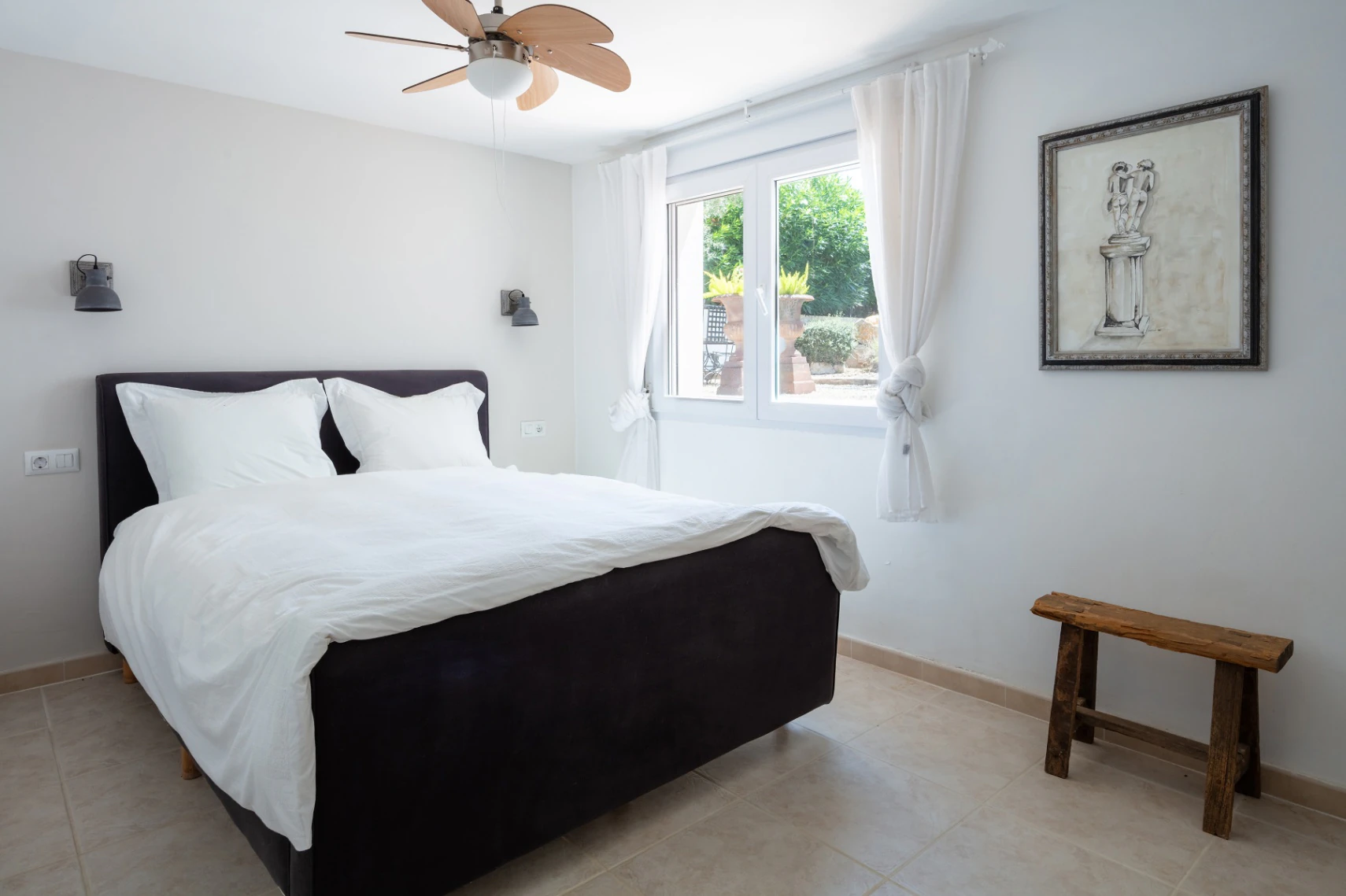 CR1044 - Villa with 2 guest apartments and open views, in the Montgo area, Jávea.
