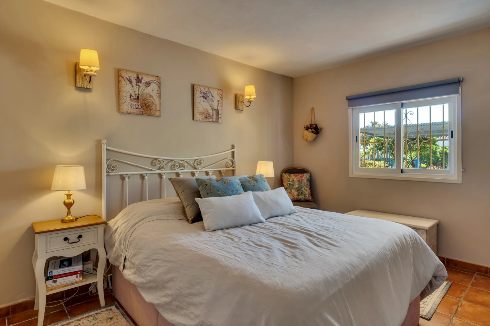 4850 - Villa for sale just a few meters from the historic center of Jávea with sea views.