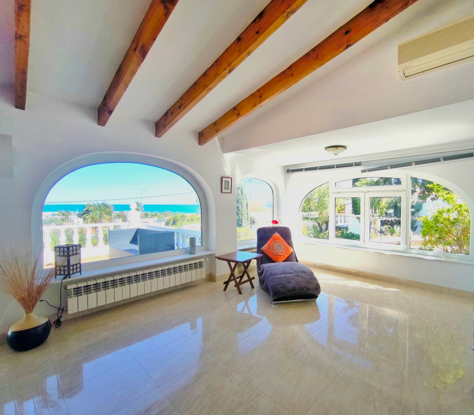 CRLN525524 - Villa con apartamento de invitados y vistas al mar en Dénia